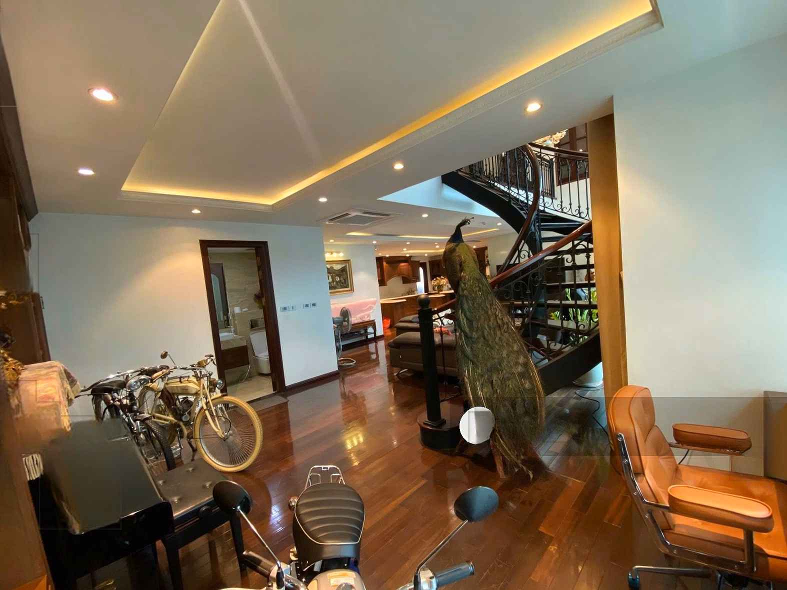 Super Duplex Penthouse Mandarin Garden for rent 280m2 4 bedrooms 3 bathrooms Full of rare high-end furniture