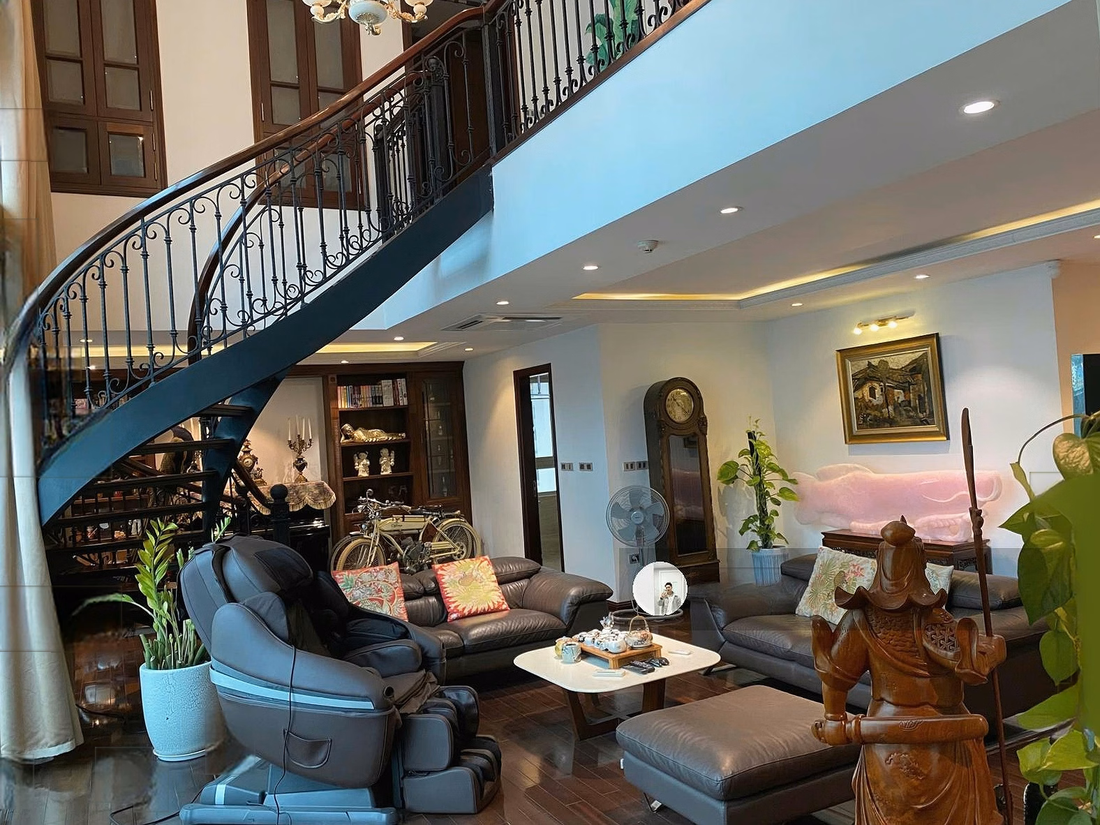 Super Duplex Penthouse Mandarin Garden for rent 280m2 4 bedrooms 3 bathrooms Full of rare high-end furniture