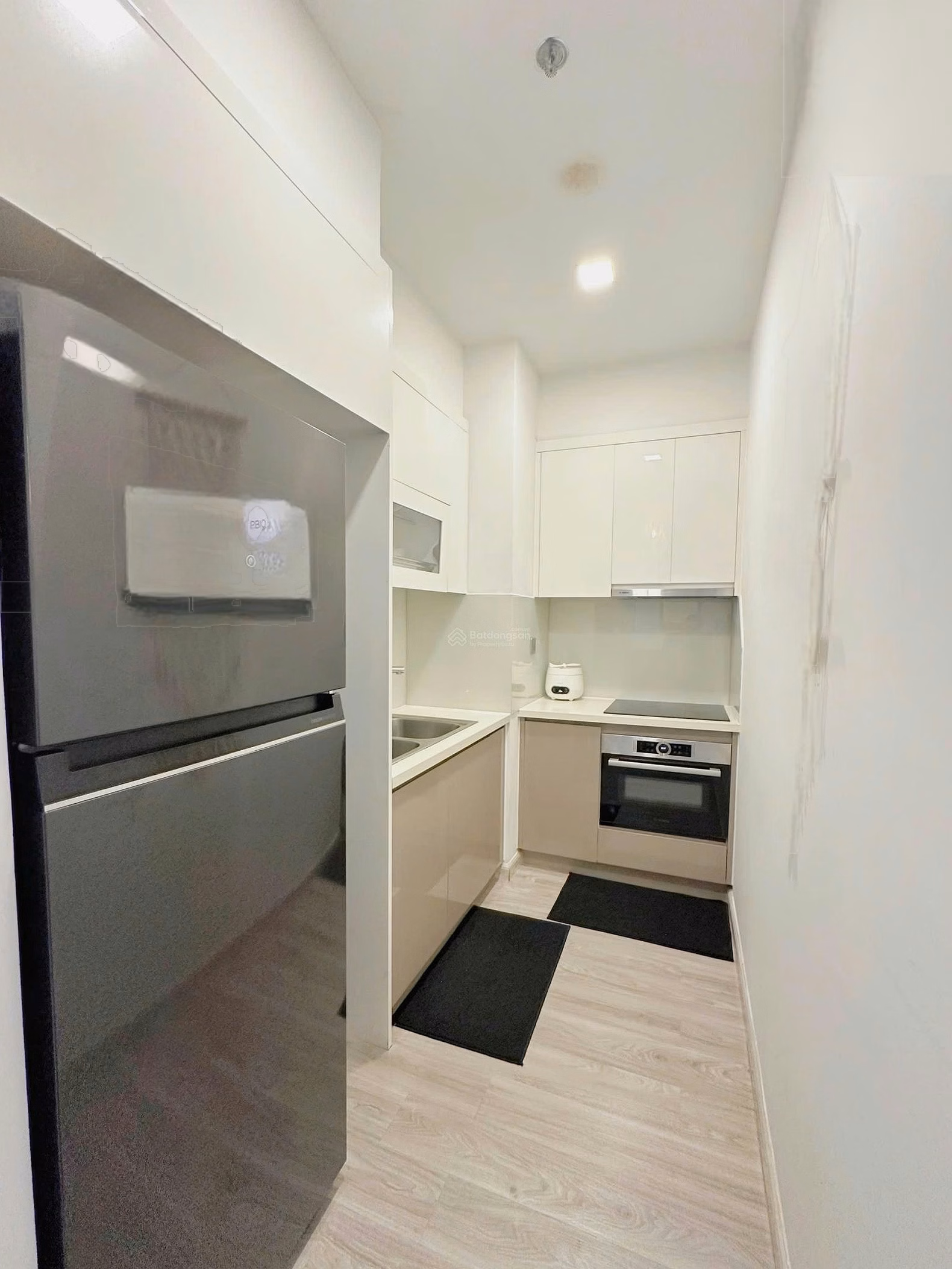 Apartment for rent with 1 bedroom, 1 bathroom, 50m2 at Vinhomes Golden River Ba Son, 23 million VND