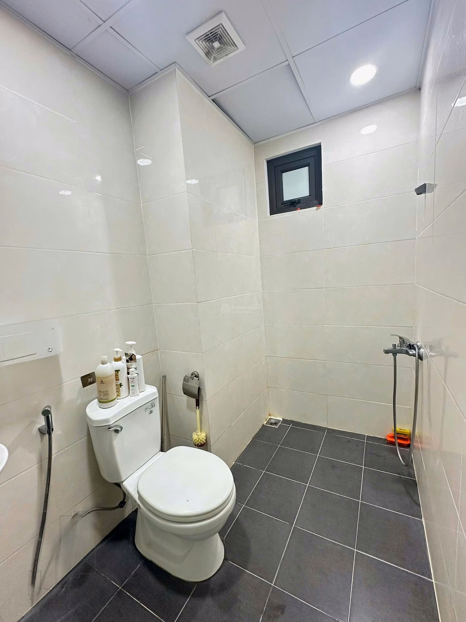 ONLY 2 BILLION TO OWN 2 BEDROOM CORNER APARTMENT SSH09 HA QUANG I, PERSONAL RED BOOK/***