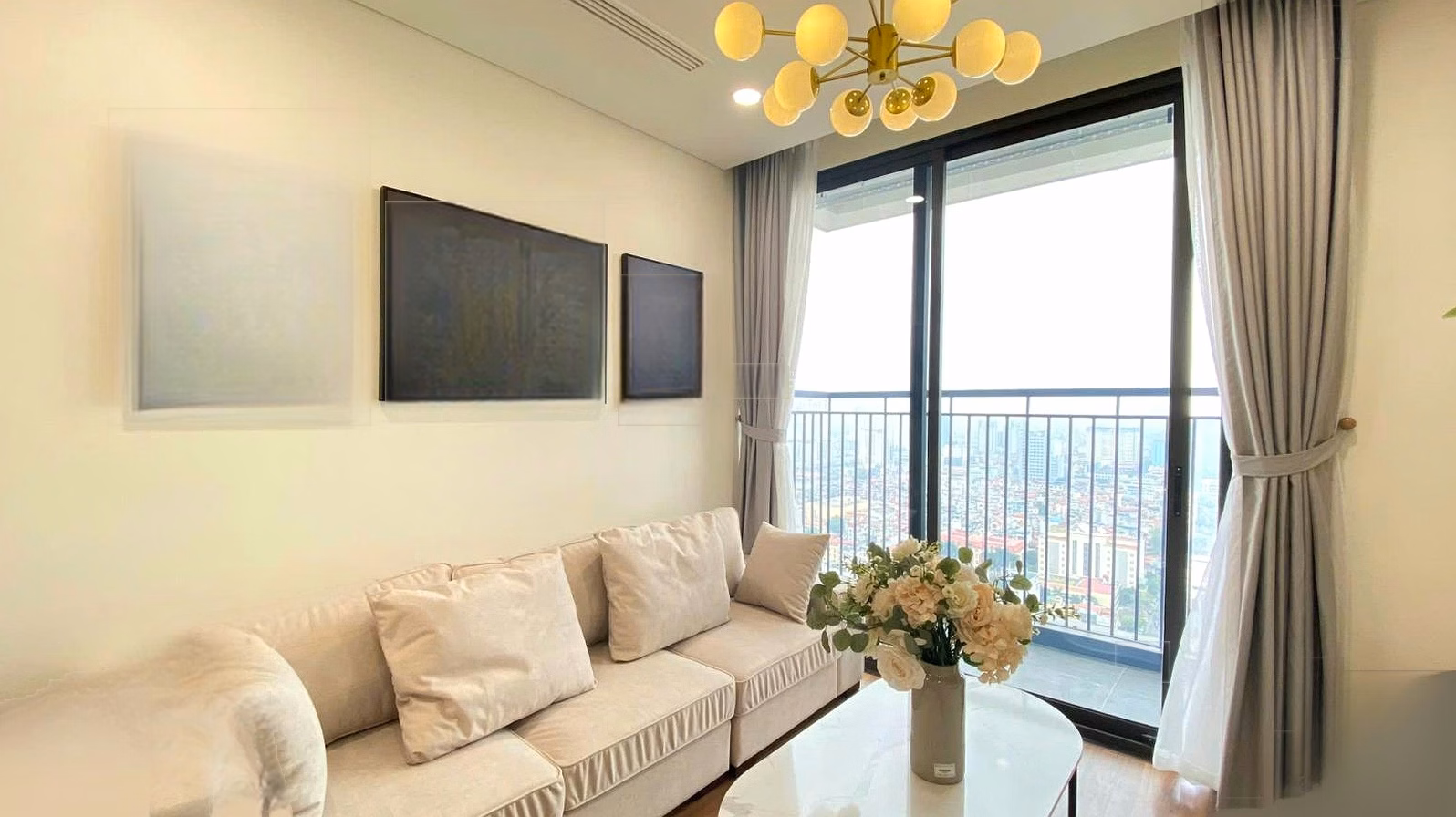 Apartment for rent with 2 bedrooms, 2 bathrooms, fully furnished, Central Field Trung Kinh apartment project