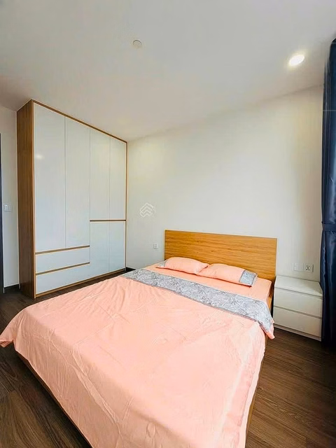 Owner needs to rent 2-bedroom FPT Plaza apartment with 3 corner units, area 67m², price only 14 million/month