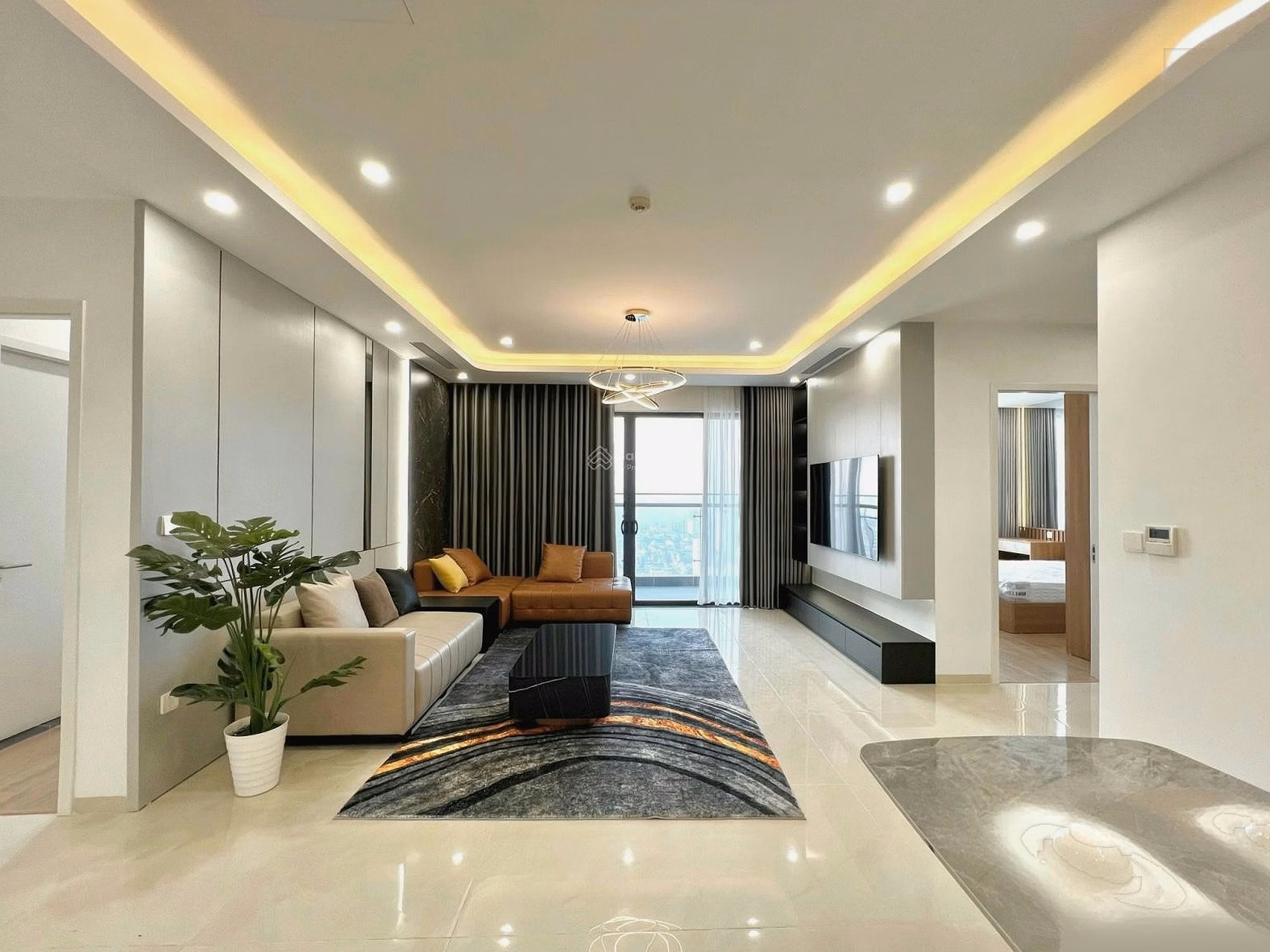 Hot: Discovery apartment for rent - 200m2, 4 bedrooms, 3 bathrooms, full new, price 35 million. Contact: 0899 511 ***