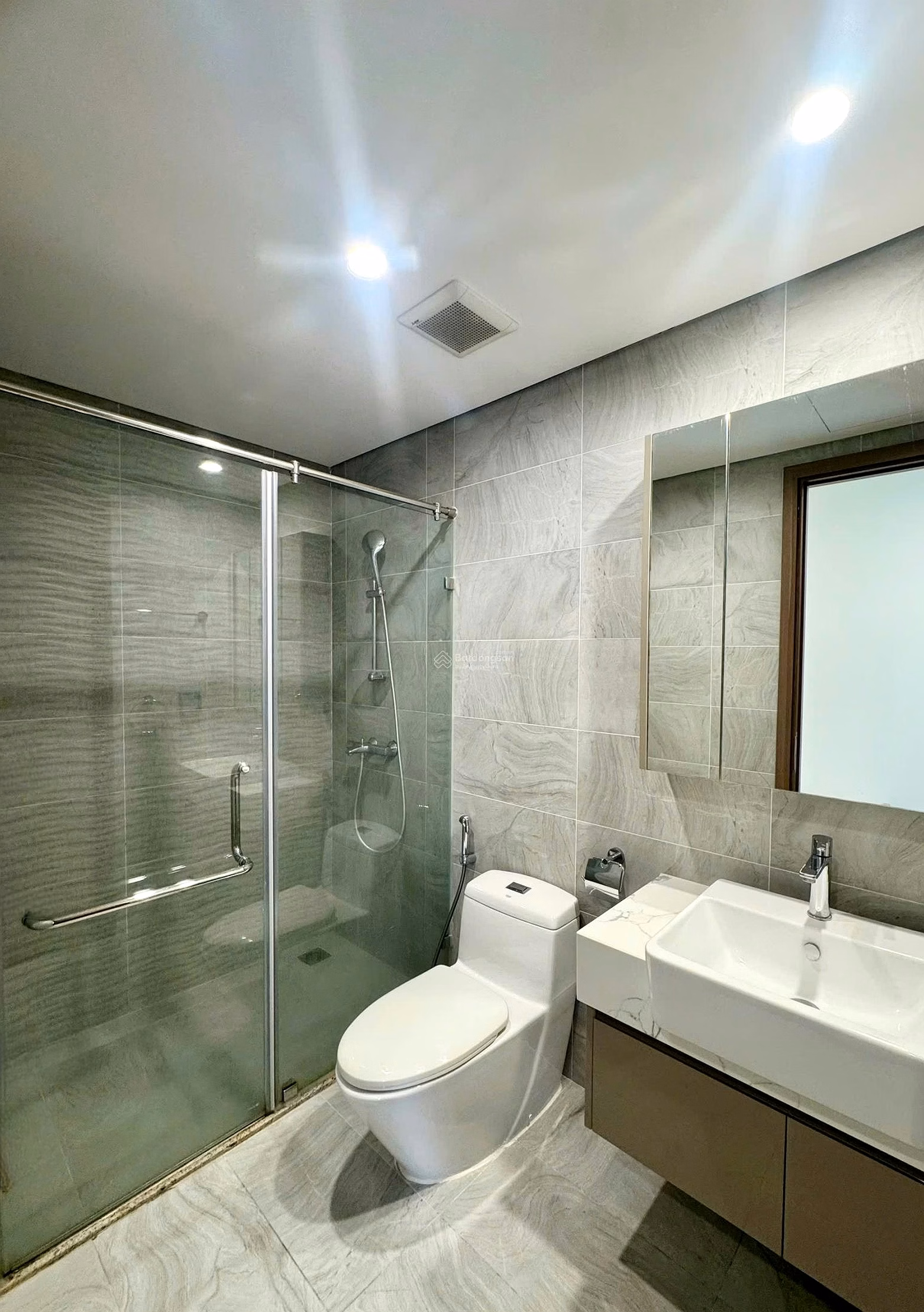 Apartment 1N+ 49m2 super cheap price only 3.3 billion at Zen Park. Cut loss of 500 million