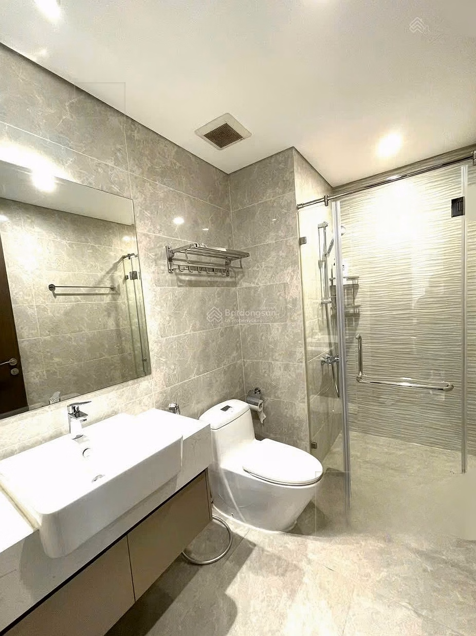 Fully furnished 2-bedroom apartment in Vinhomes WestPoint apartment project