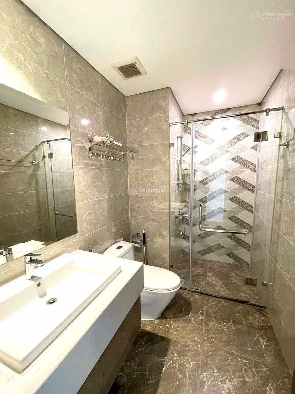 Fully furnished 2-bedroom apartment in Vinhomes WestPoint apartment project