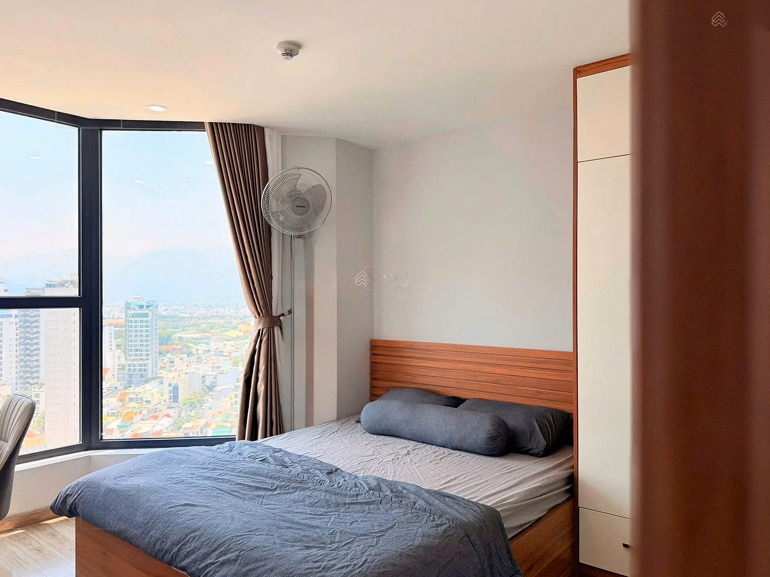 HUD Building beach apartment for rent, 2 bedrooms, 2 bathrooms, fully furnished