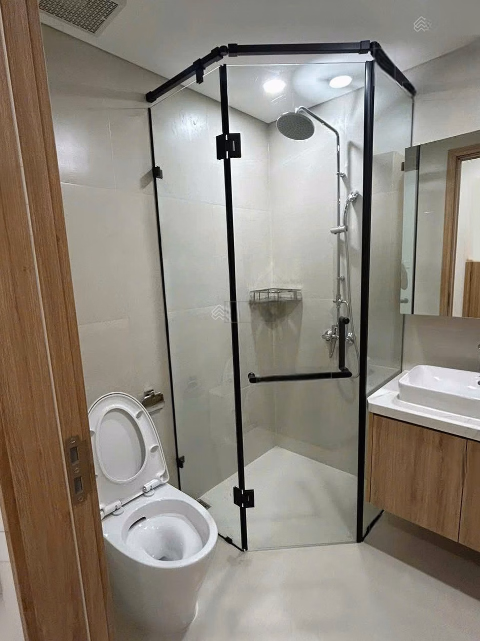 Sun Ponte Da Nang luxury apartment for rent: 100% new. Full furniture and equipment. Great view