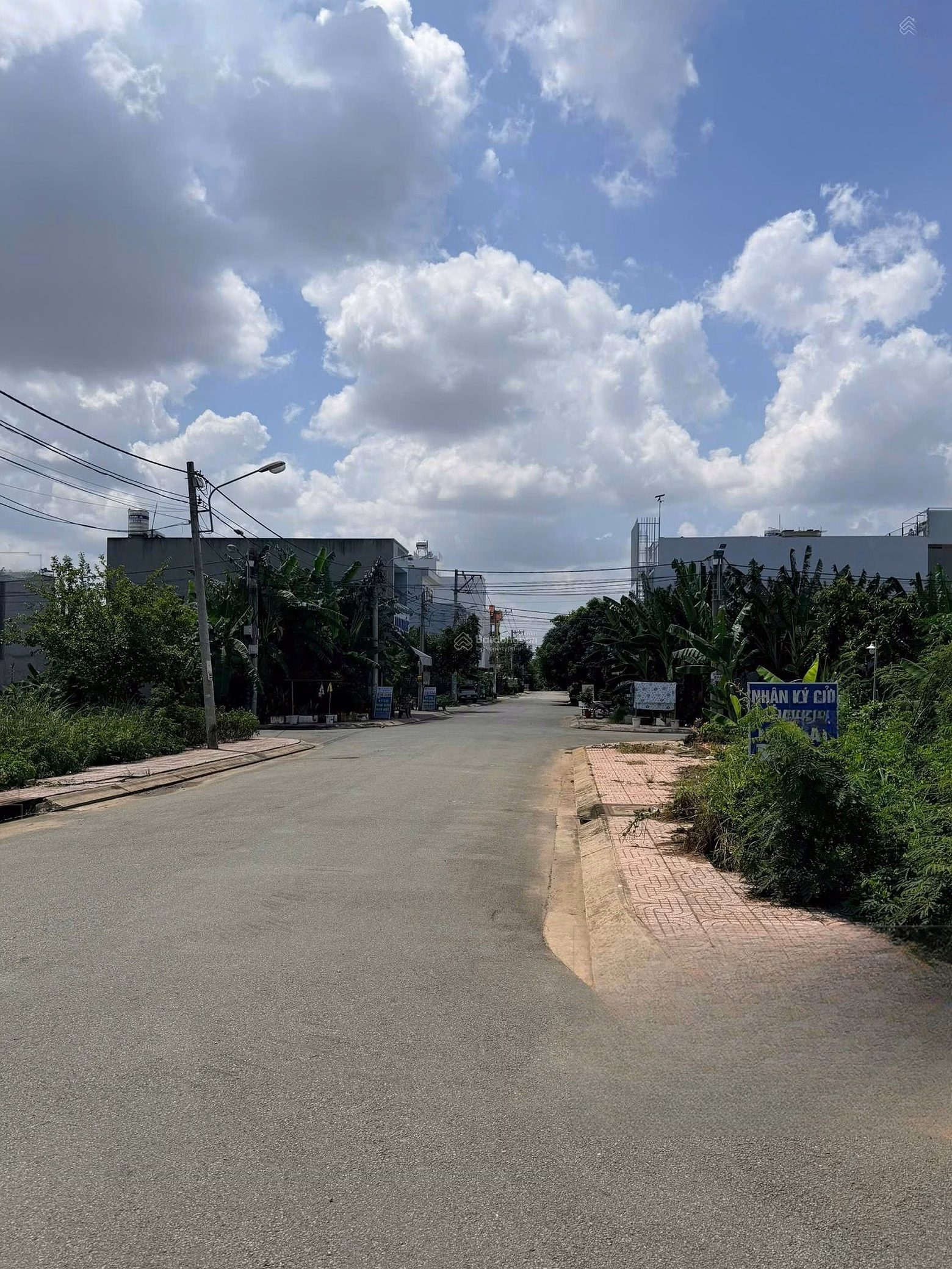 House for sale near Long Phuoc market and CS3 Law University dormitory