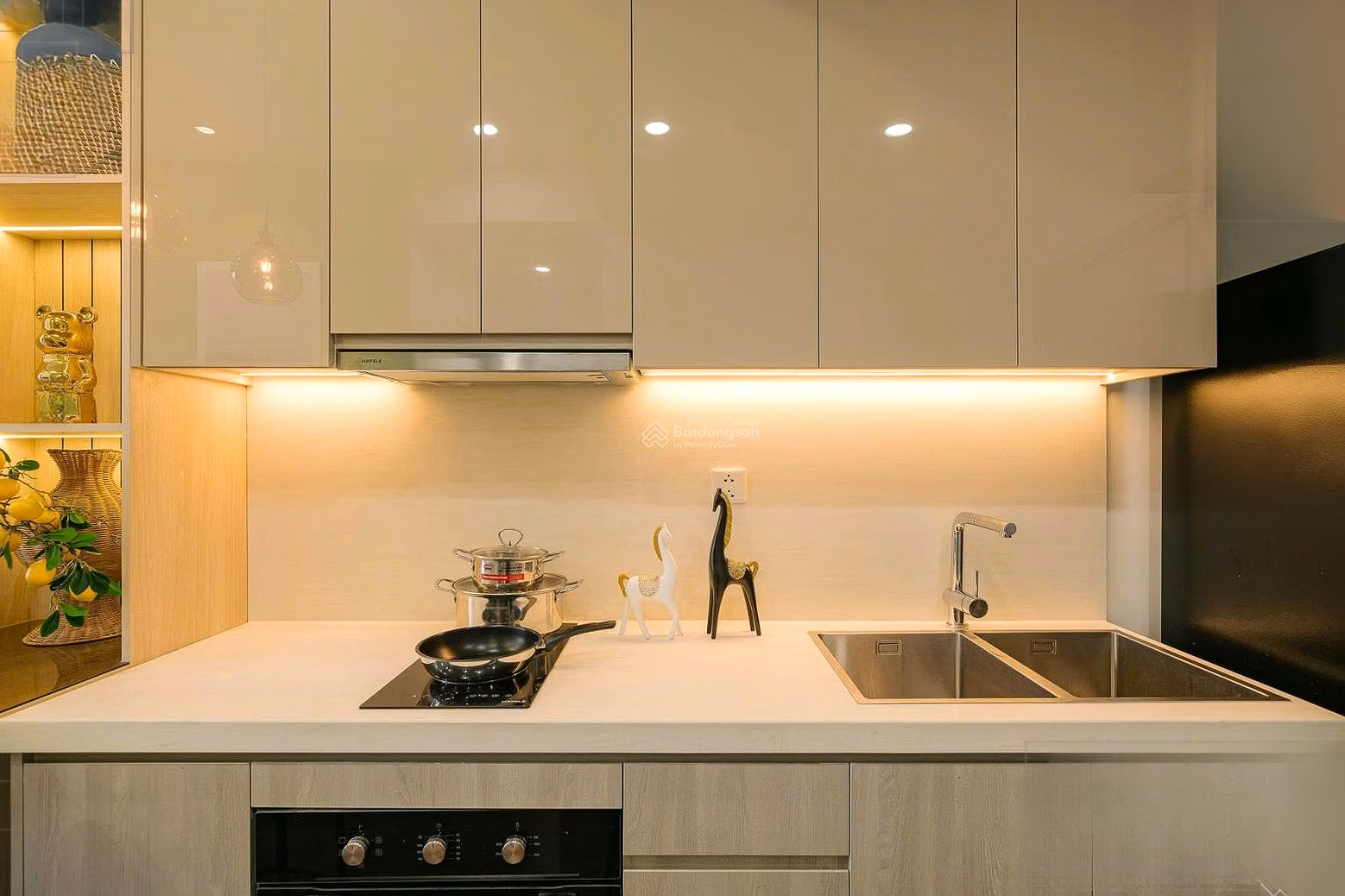 Owner for rent 1 bedroom apartment + Masteri West Heights Vinhomes Smart City, lake view, fully furnished
