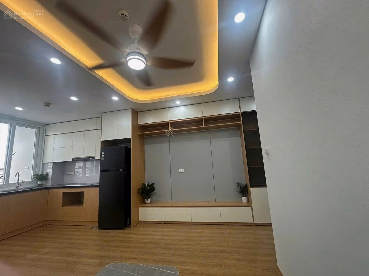 Selling apartment building A14 Nam Trung Yen 55m², 2 bedrooms, 1 bathroom. Southeast balcony. Price 4.95 billion