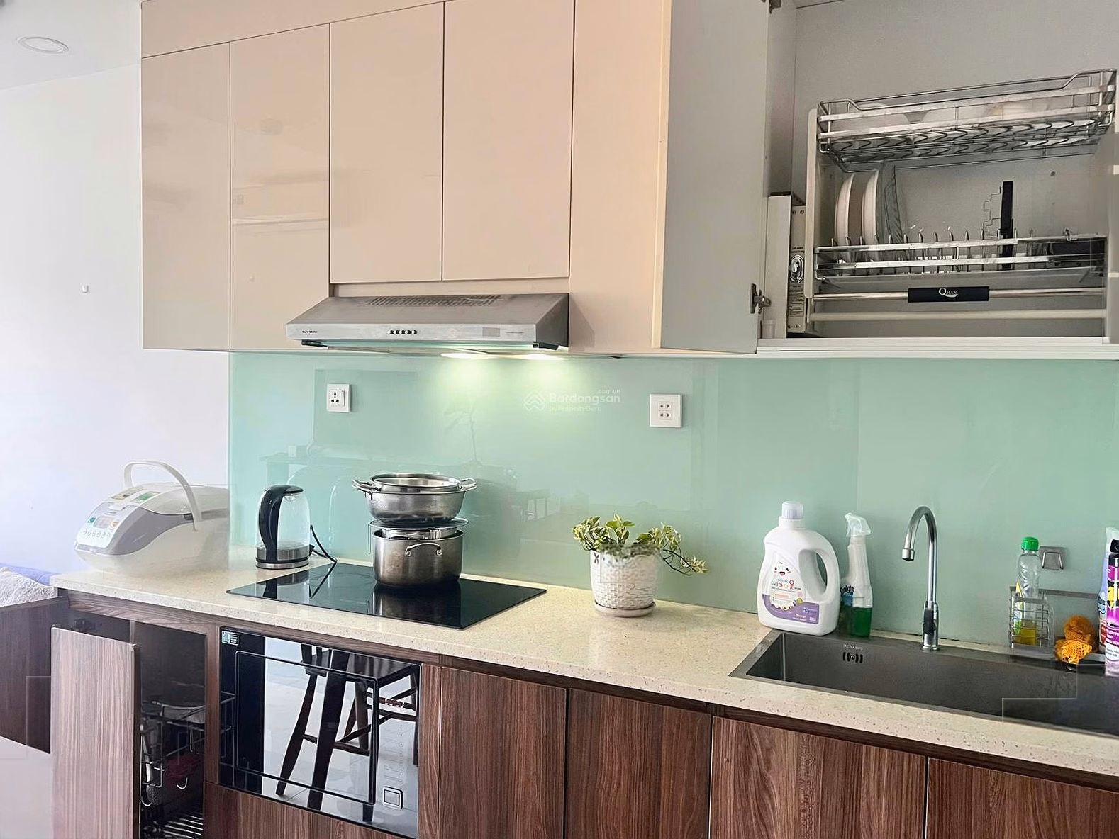 Specializing in Son Tra Ocean View apartment for rent. Available 1 bedroom high floor with mountain - sea view