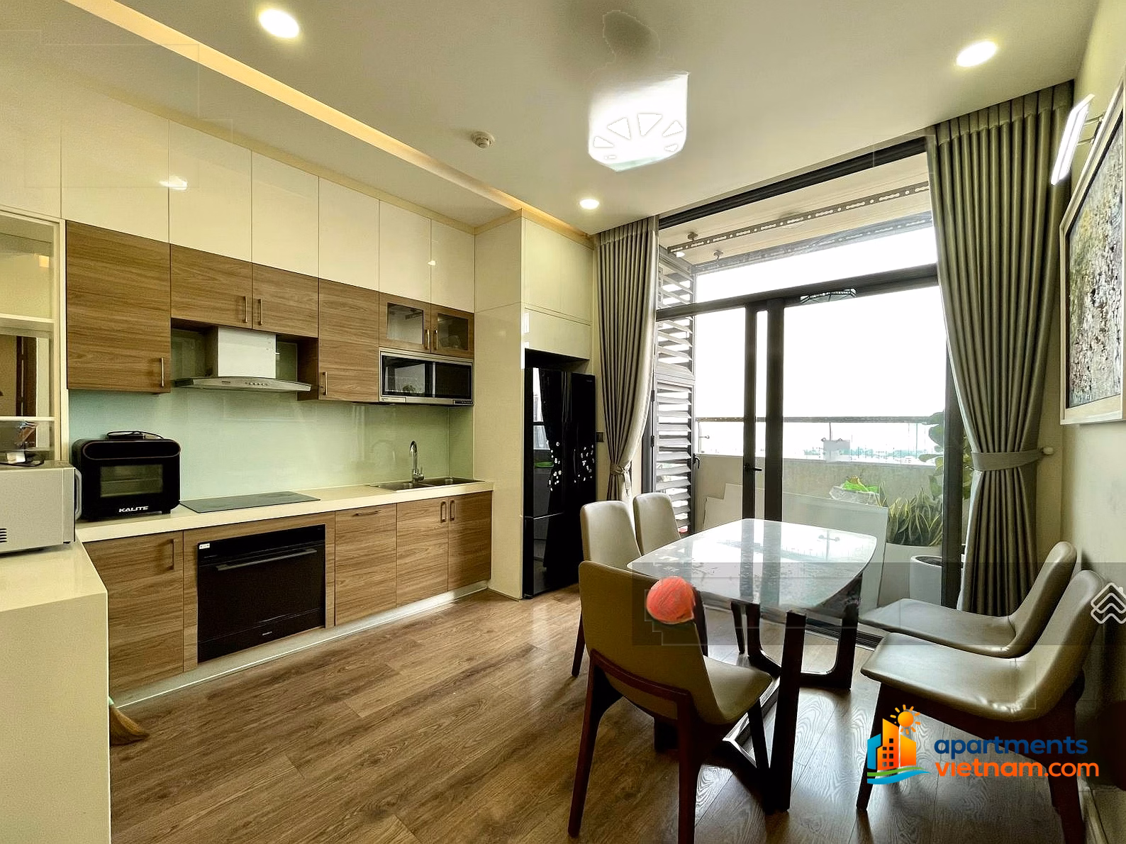 Rare! South direction - Corner apartment for rent, 2 bedrooms, 2 bathrooms + 1 Trang An Complex, 88m2, full luxury, check in August 1st