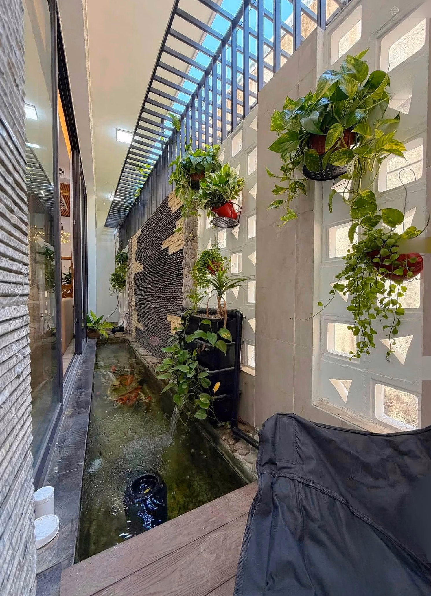 Selling a 3/2 story house close to the Han River, 78m2, 6.8m wide, with 3 bedrooms, 3 bathrooms, fully furnished