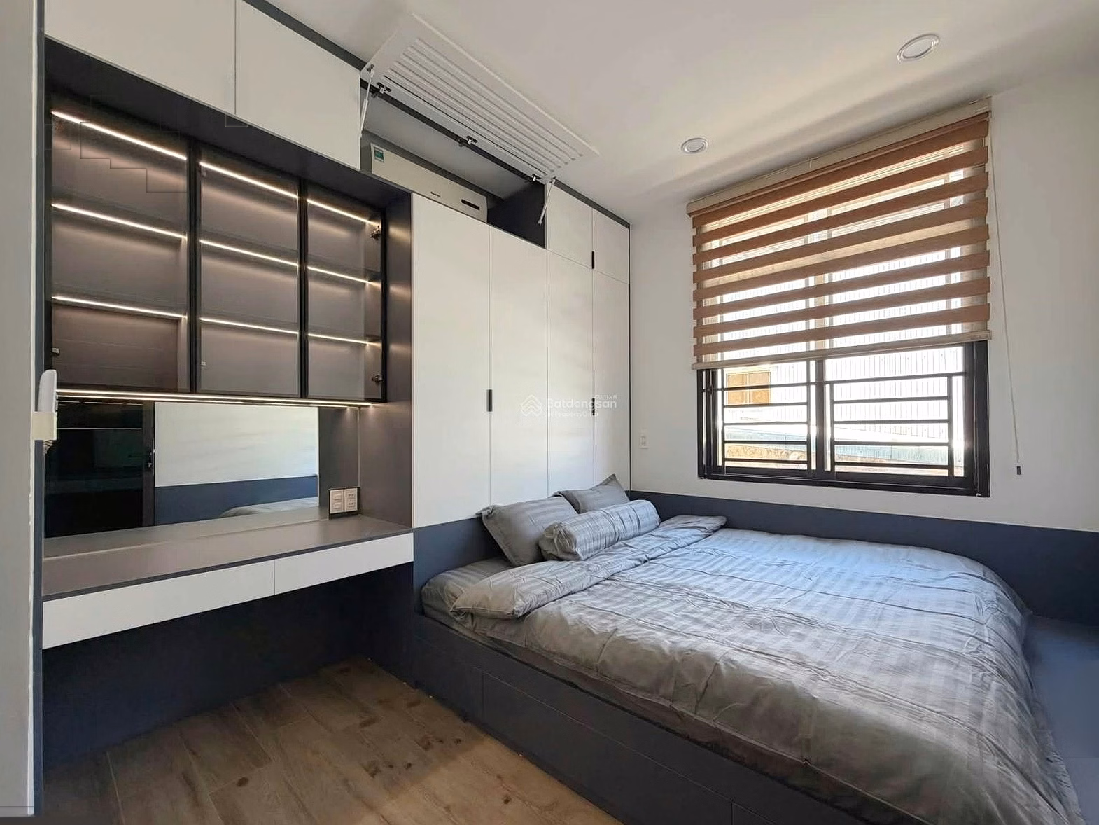 Selling a 3/2 story house close to the Han River, 78m2, 6.8m wide, with 3 bedrooms, 3 bathrooms, fully furnished