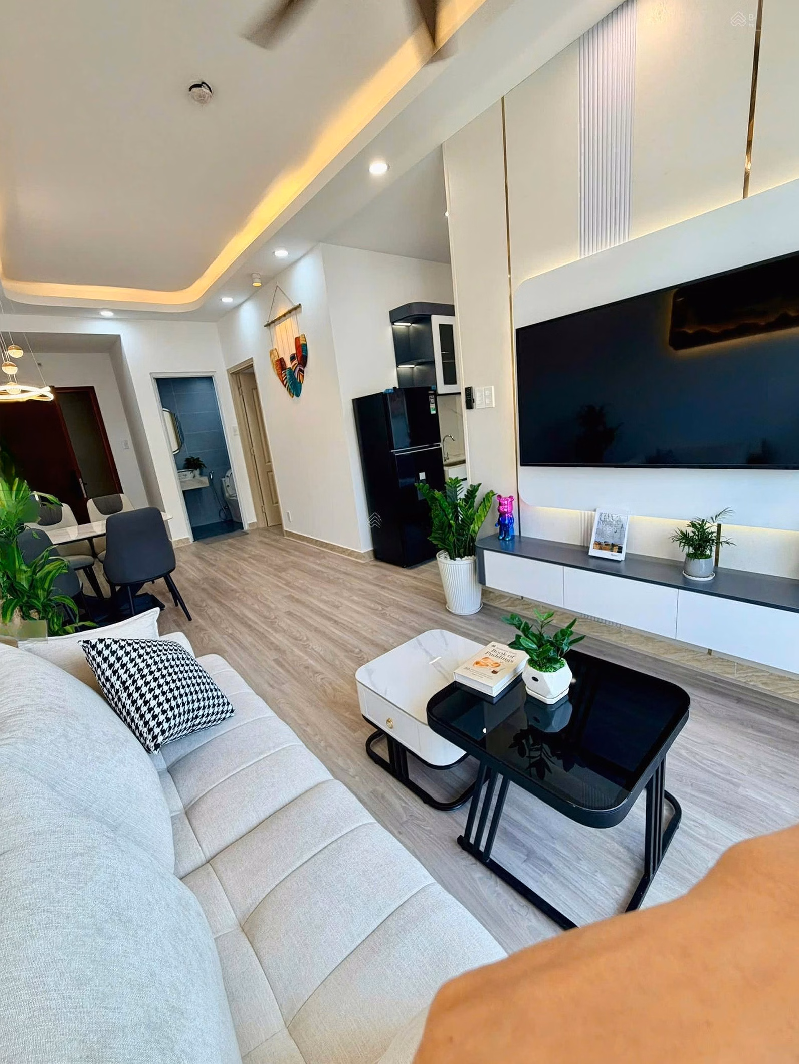 Selling 2 bedroom, 2 bathroom apartment in Vinh Hoa, Nha Trang, 2.35 billion, 55.3m2, beautiful packaging, super bargain price