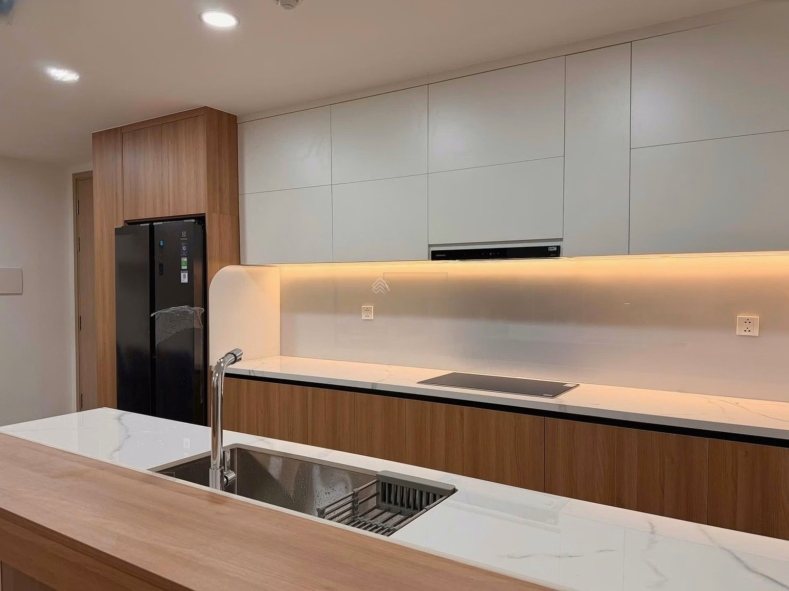 Lumiere Boulevard luxury 3 bedroom 2 bathroom apartment for rent at good price - Luxury apartment for rent