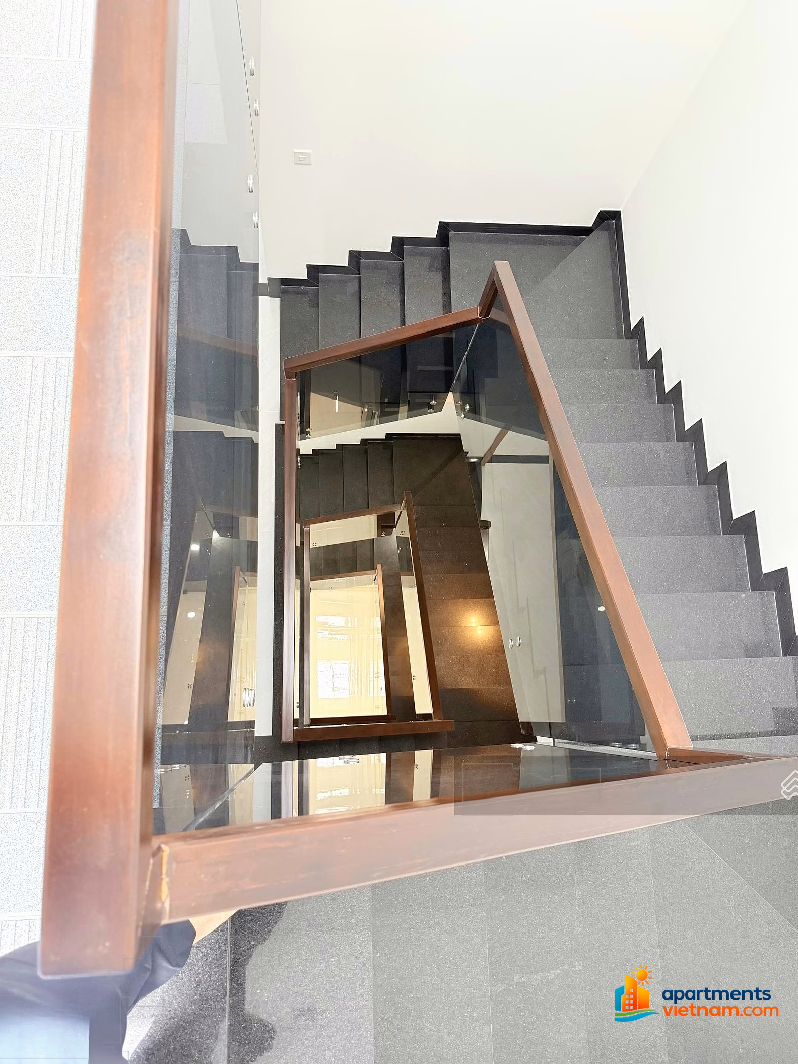 LVCC beautiful 3.5-storey house for rent in My Gia urban area Package 5 - Full new furniture. Nice and airy location