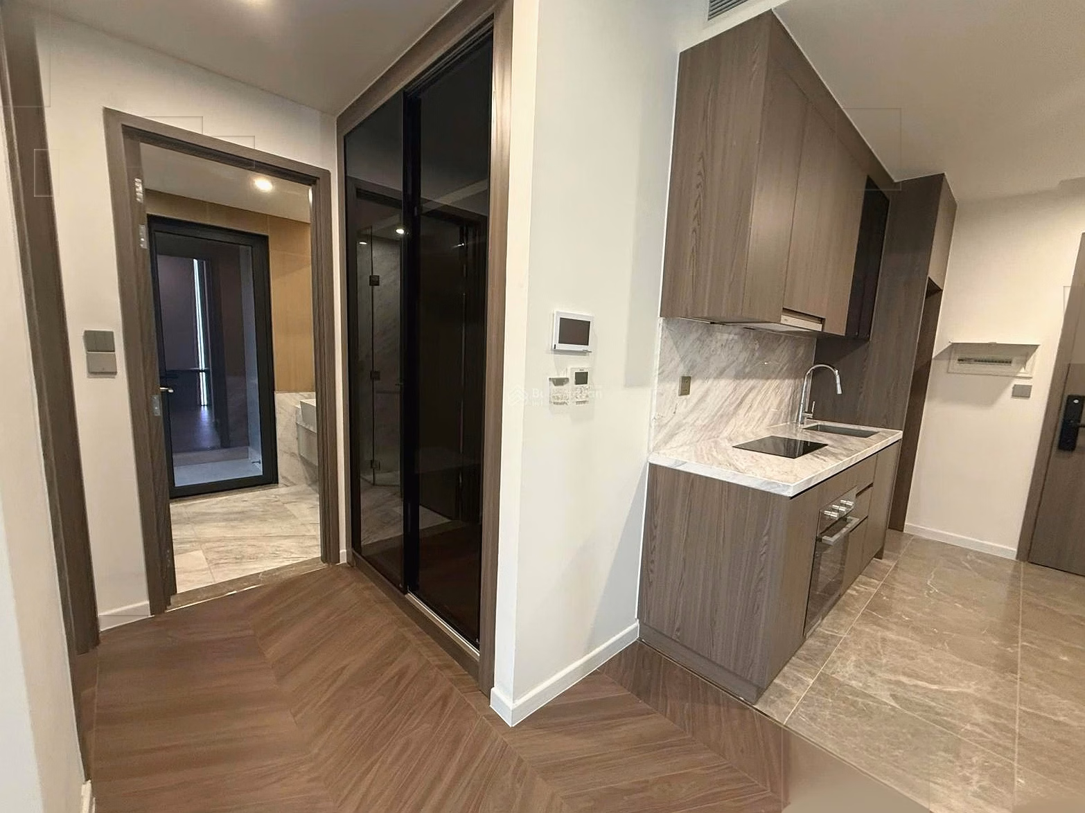 After completing the interior, I don't want to live in a 1n1vs rental full of Lumiere Evergreen furniture