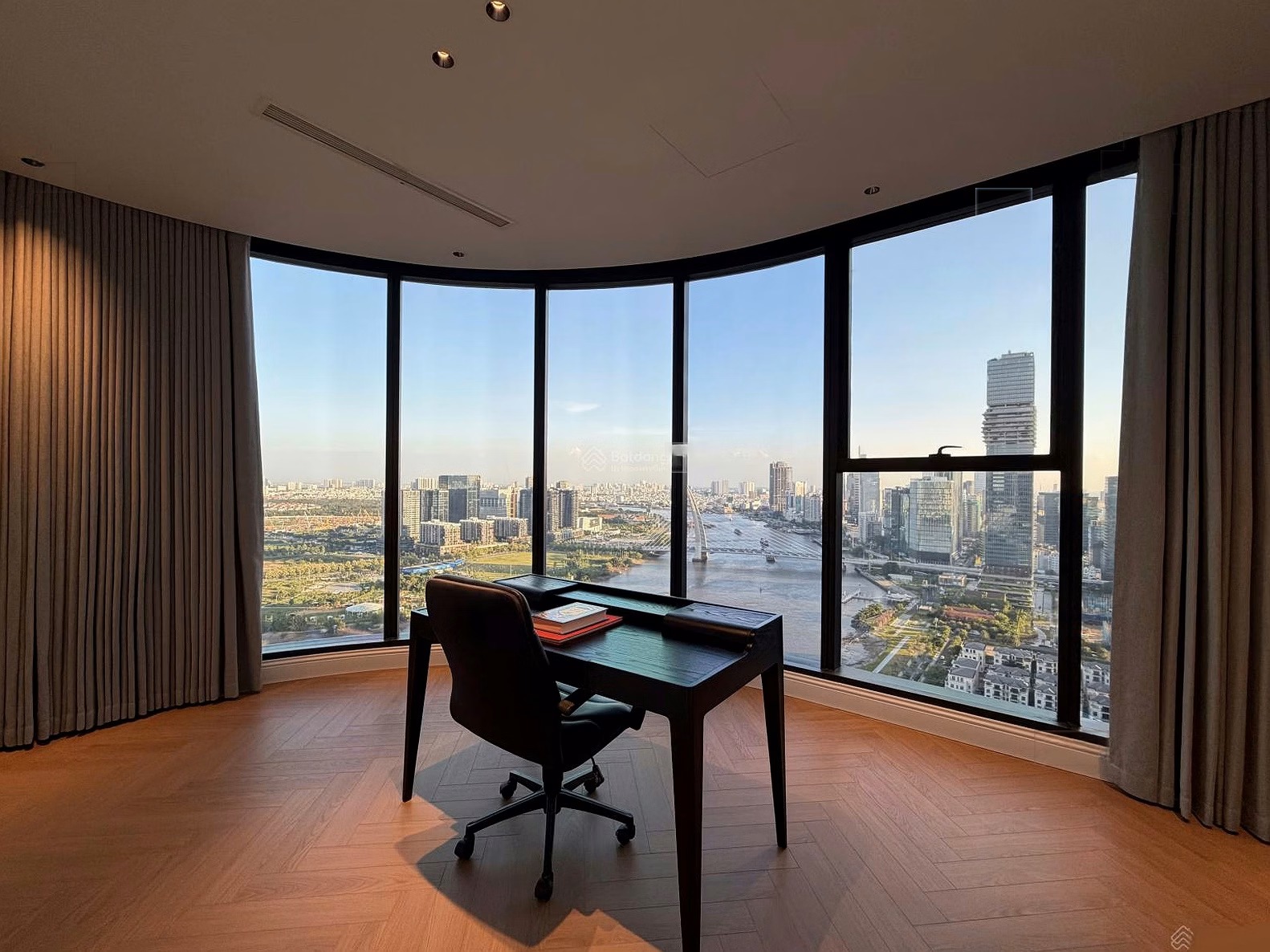 3-bedroom apartment for rent with Bitexco view at Vinhomes Ba Son