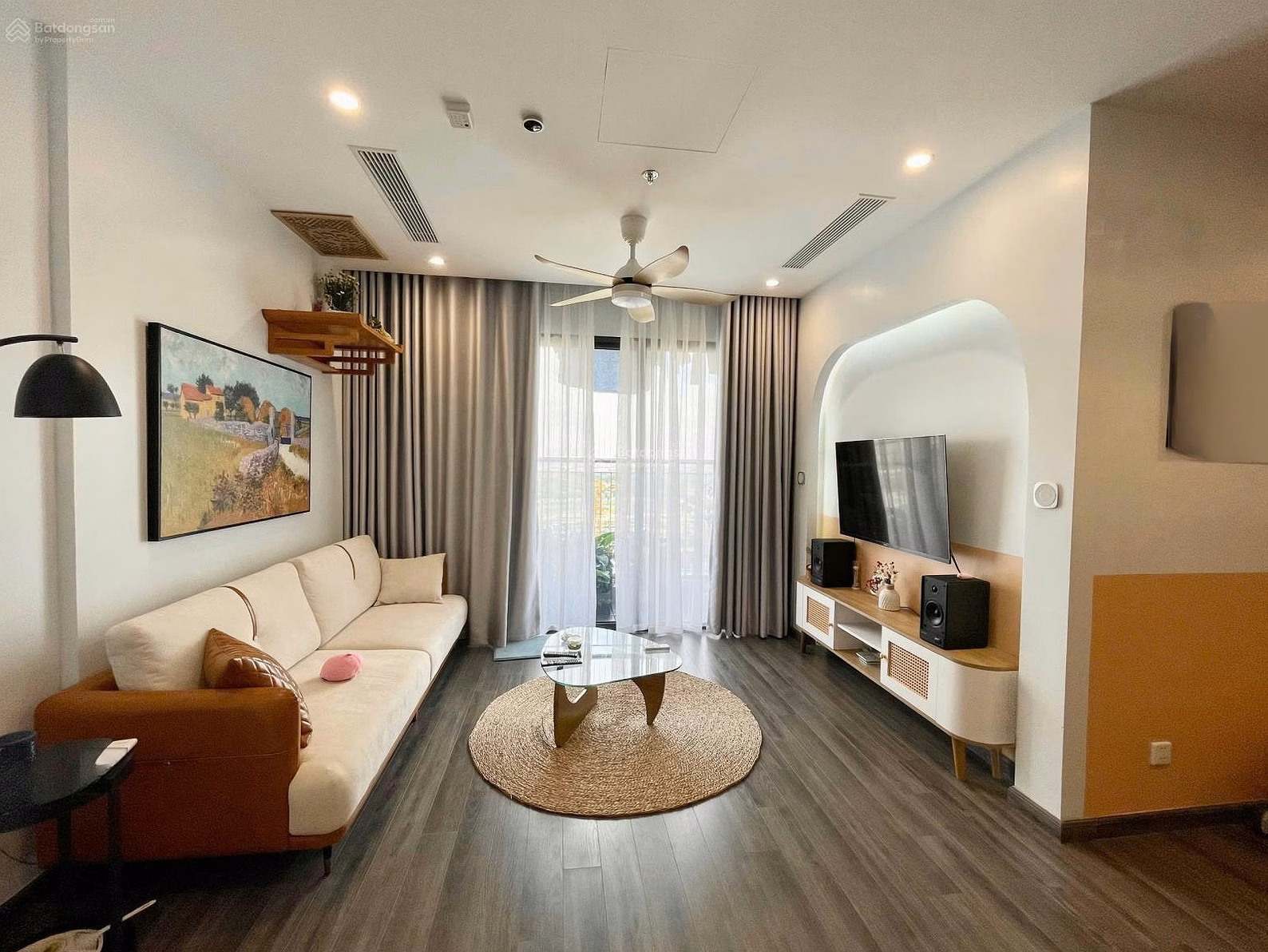 The owner of the 2-bedroom warehouse cut a loss of nearly 400 million - only 3.25 billion including fees at Vinhomes Ocean Park - fully furnished