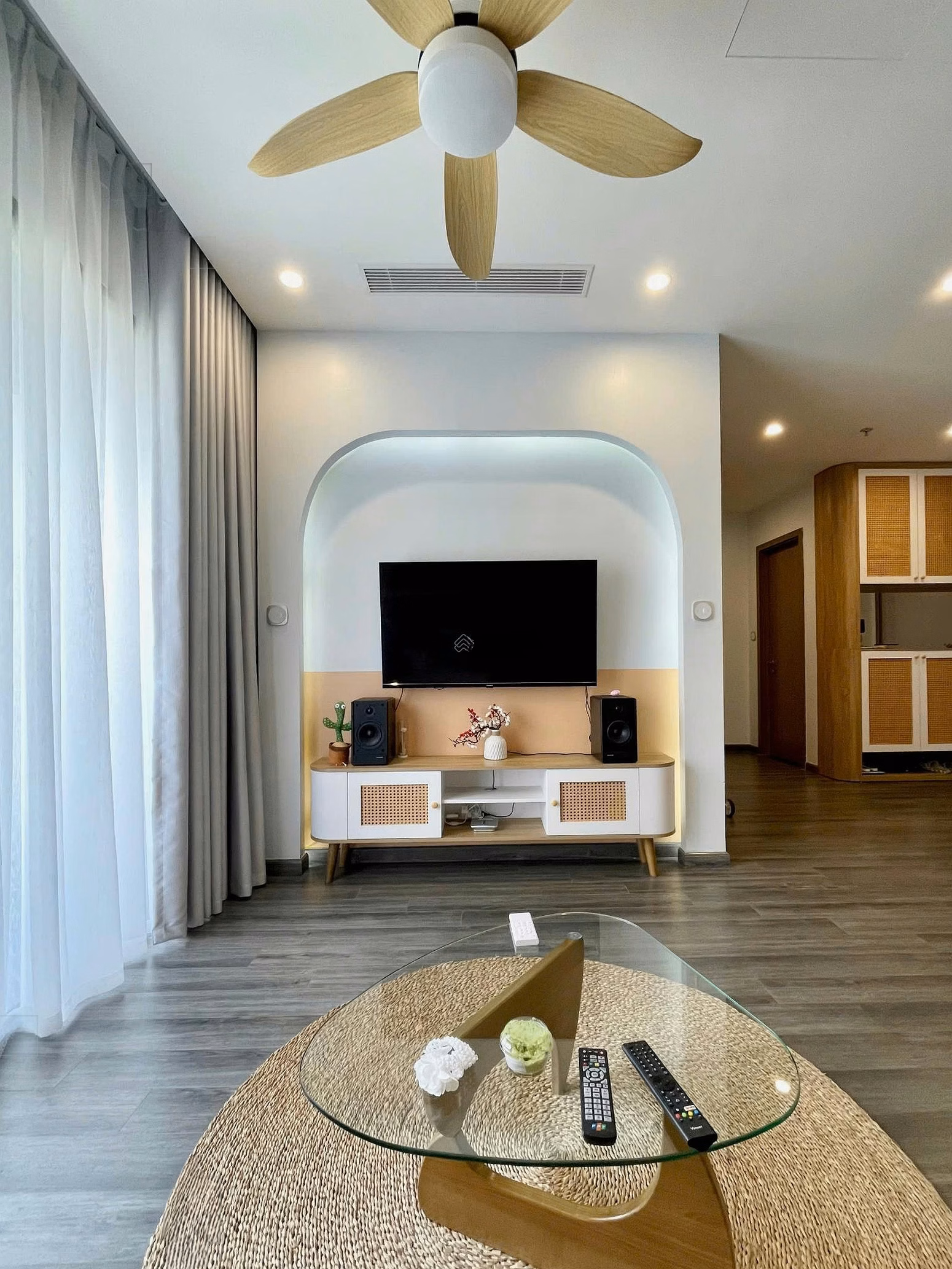 The owner of the 2-bedroom warehouse cut a loss of nearly 400 million - only 3.25 billion including fees at Vinhomes Ocean Park - fully furnished