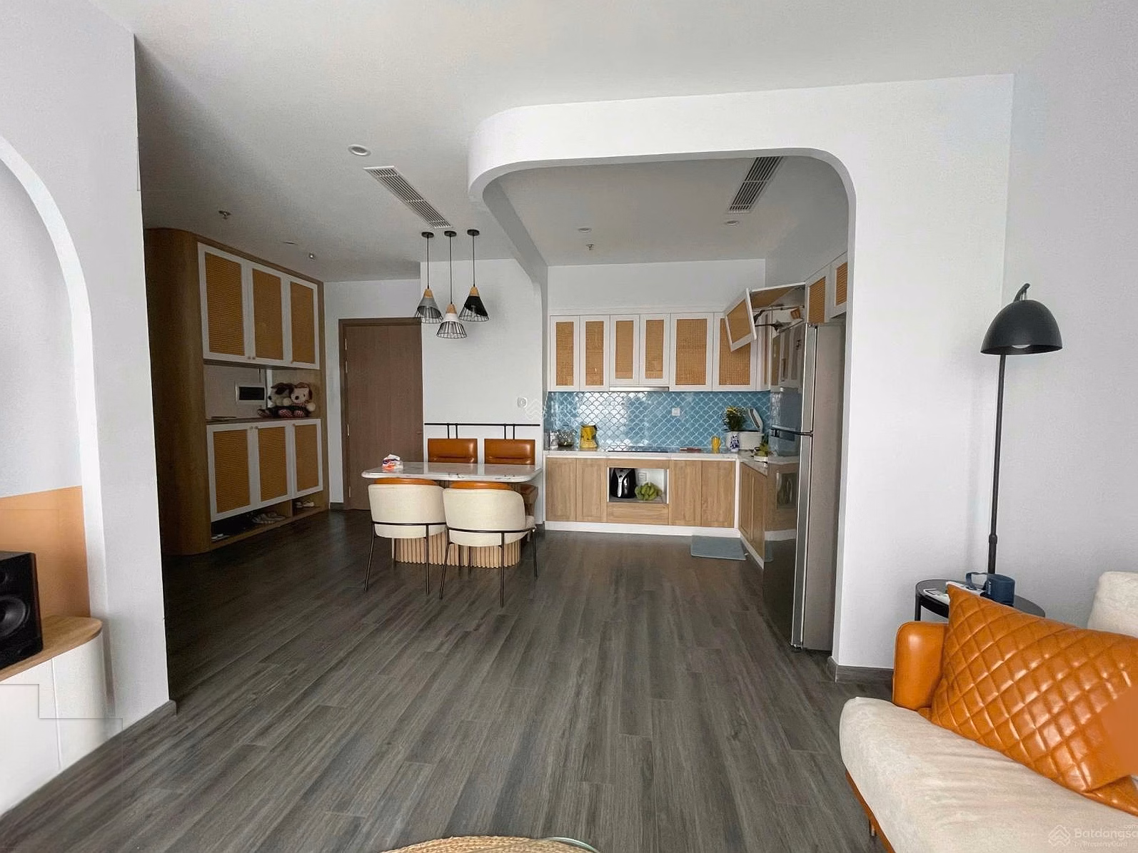 The owner of the 2-bedroom warehouse cut a loss of nearly 400 million - only 3.25 billion including fees at Vinhomes Ocean Park - fully furnished