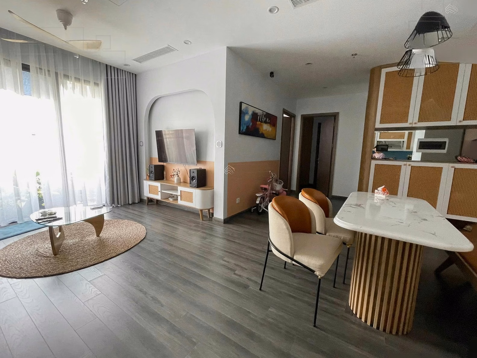 The owner of the 2-bedroom warehouse cut a loss of nearly 400 million - only 3.25 billion including fees at Vinhomes Ocean Park - fully furnished