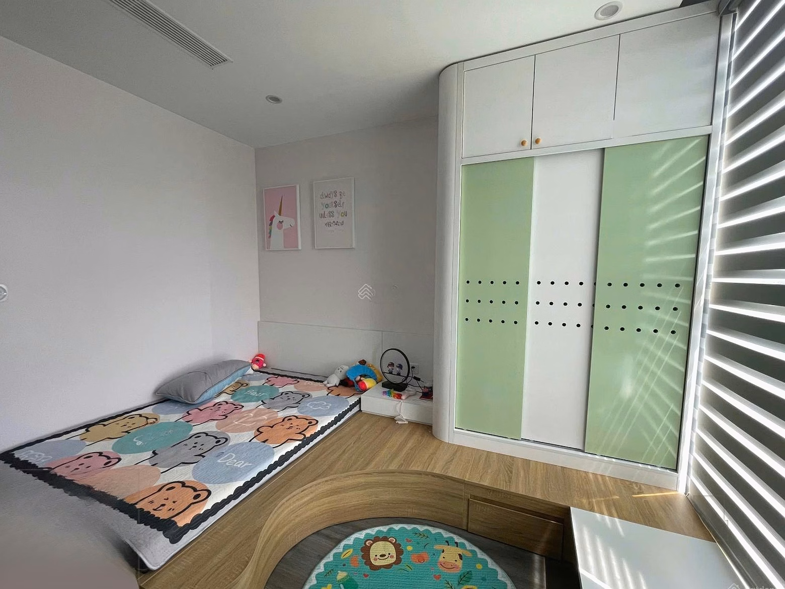 The owner of the 2-bedroom warehouse cut a loss of nearly 400 million - only 3.25 billion including fees at Vinhomes Ocean Park - fully furnished