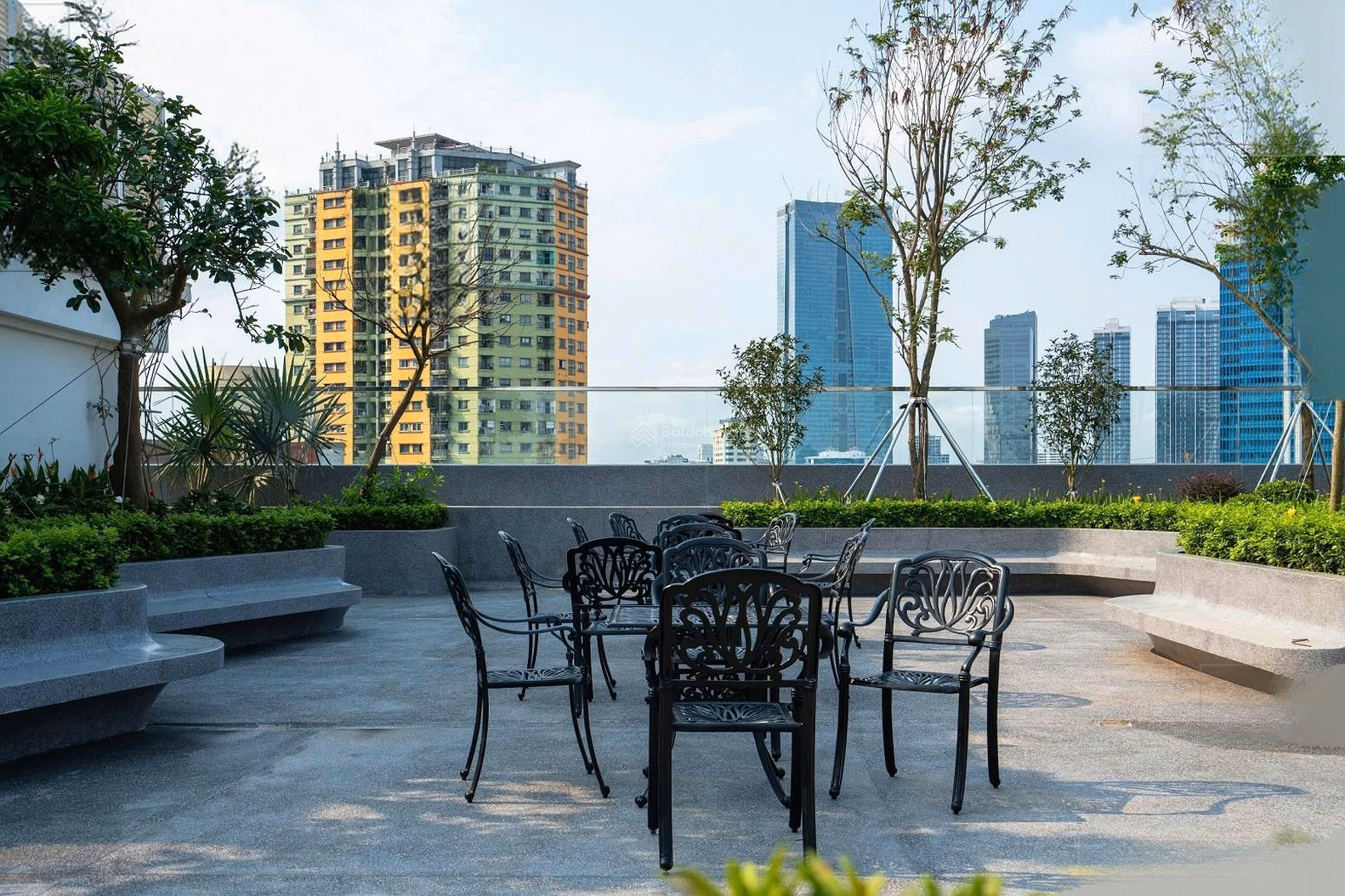 Cheapest price 2 bedroom 2 bathroom apartment for sale at The Gloria. Have the red book ready, get the house immediately. SE direction. View of Thanh Cong Lake