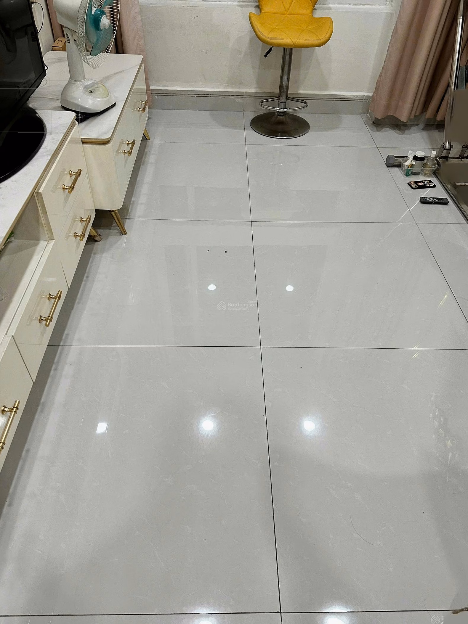 The apartment is being sold by the owner, the apartment has been completely renovated, the pink book is almost issued, no intermediaries, good price