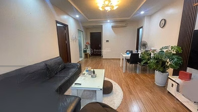 The building has studio, 1N, 2N apartments for rent at Lac Long Quan Street, Trinh Cong Son, Tay Ho
