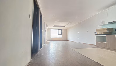 The building has studio, 1N, 2N apartments for rent at Lac Long Quan Street, Trinh Cong Son, Tay Ho