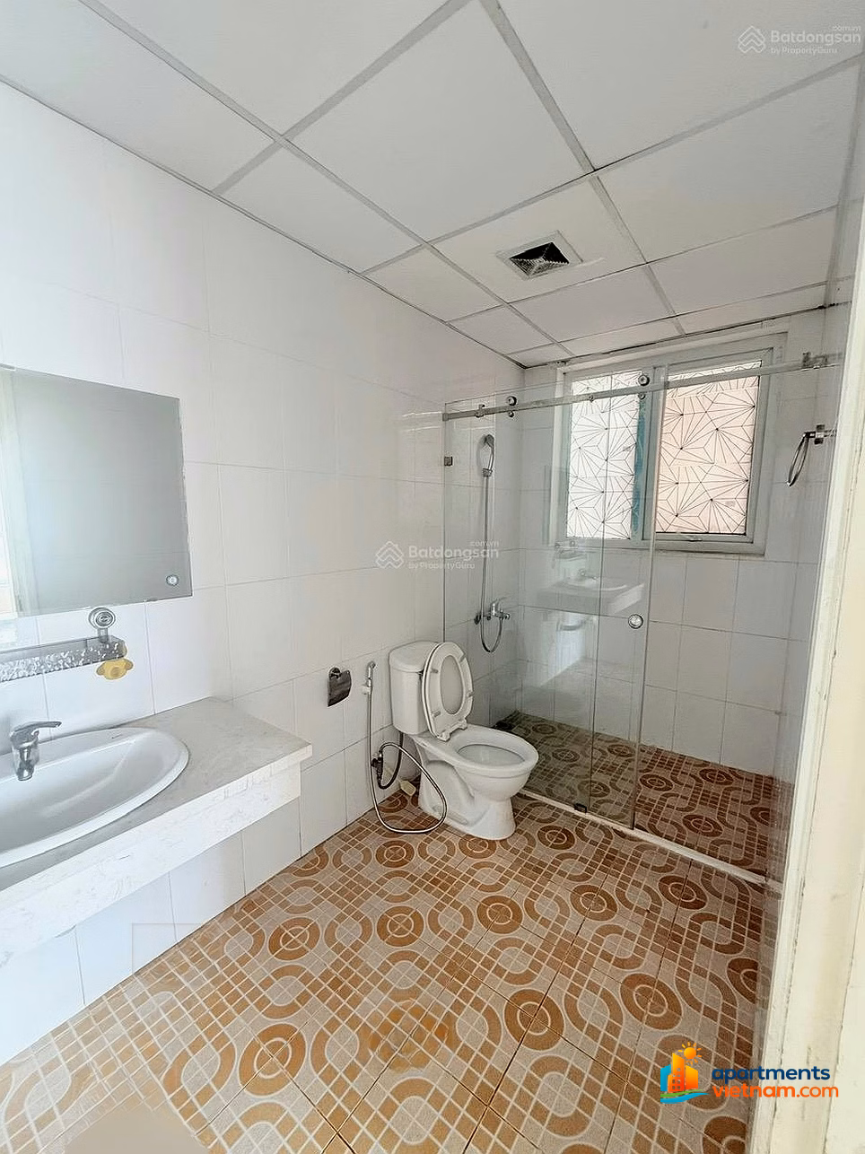 Fully furnished apartment for sale by the owner and with good fortune for the homeowner, full fortune