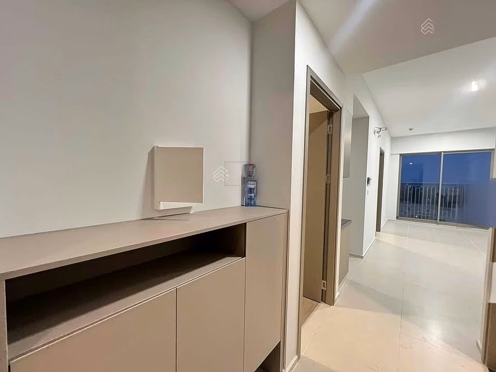 Empty 2 bedroom apartment with lake view chill chill. Empty house, easy to pack things. Stay now. Contact Huong 0909 086 *** Zalo