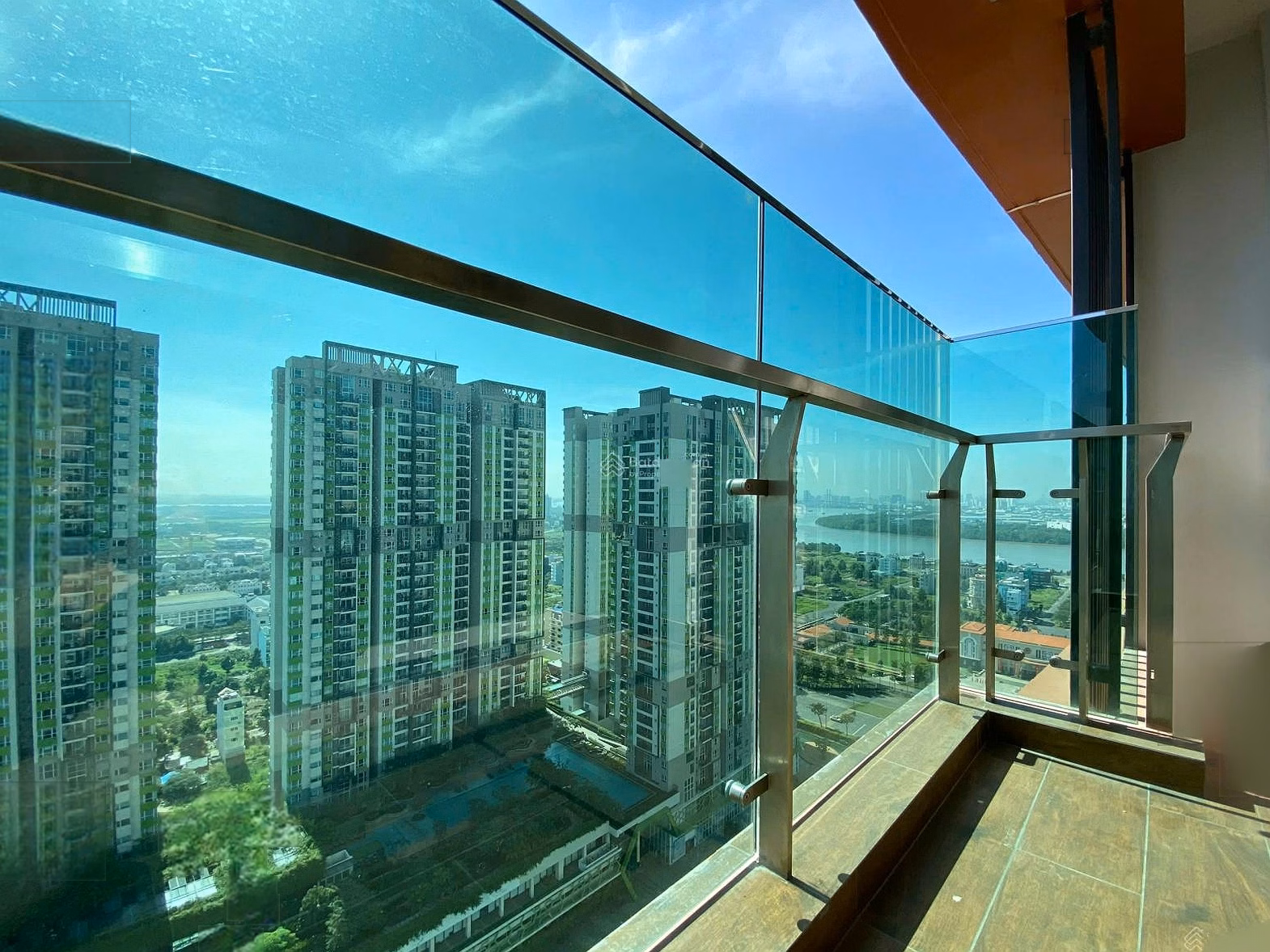 3 bedrooms for rent in Feliz En Vista, facing Southeast, high floor, river view, new house, price only 35 million/month