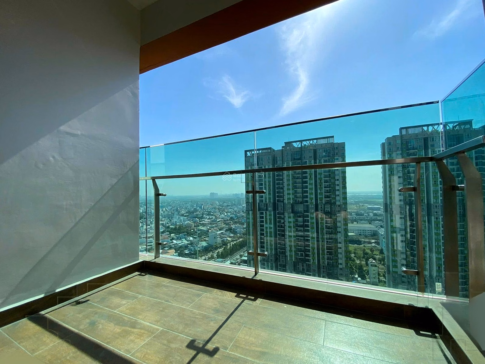 3 bedrooms for rent in Feliz En Vista, facing Southeast, high floor, river view, new house, price only 35 million/month