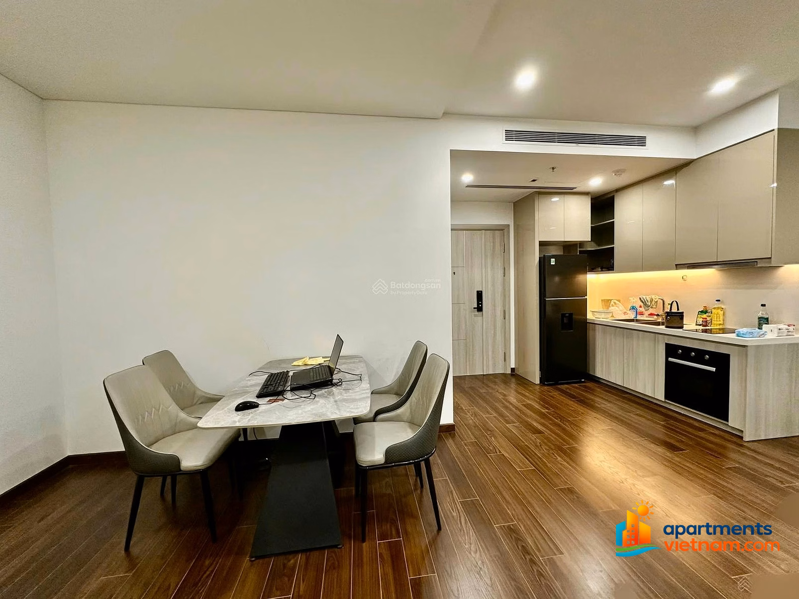 Landlord sends for rent 1N + 46m2/51m2 using price 12 million/month free service 0963 264 ***
