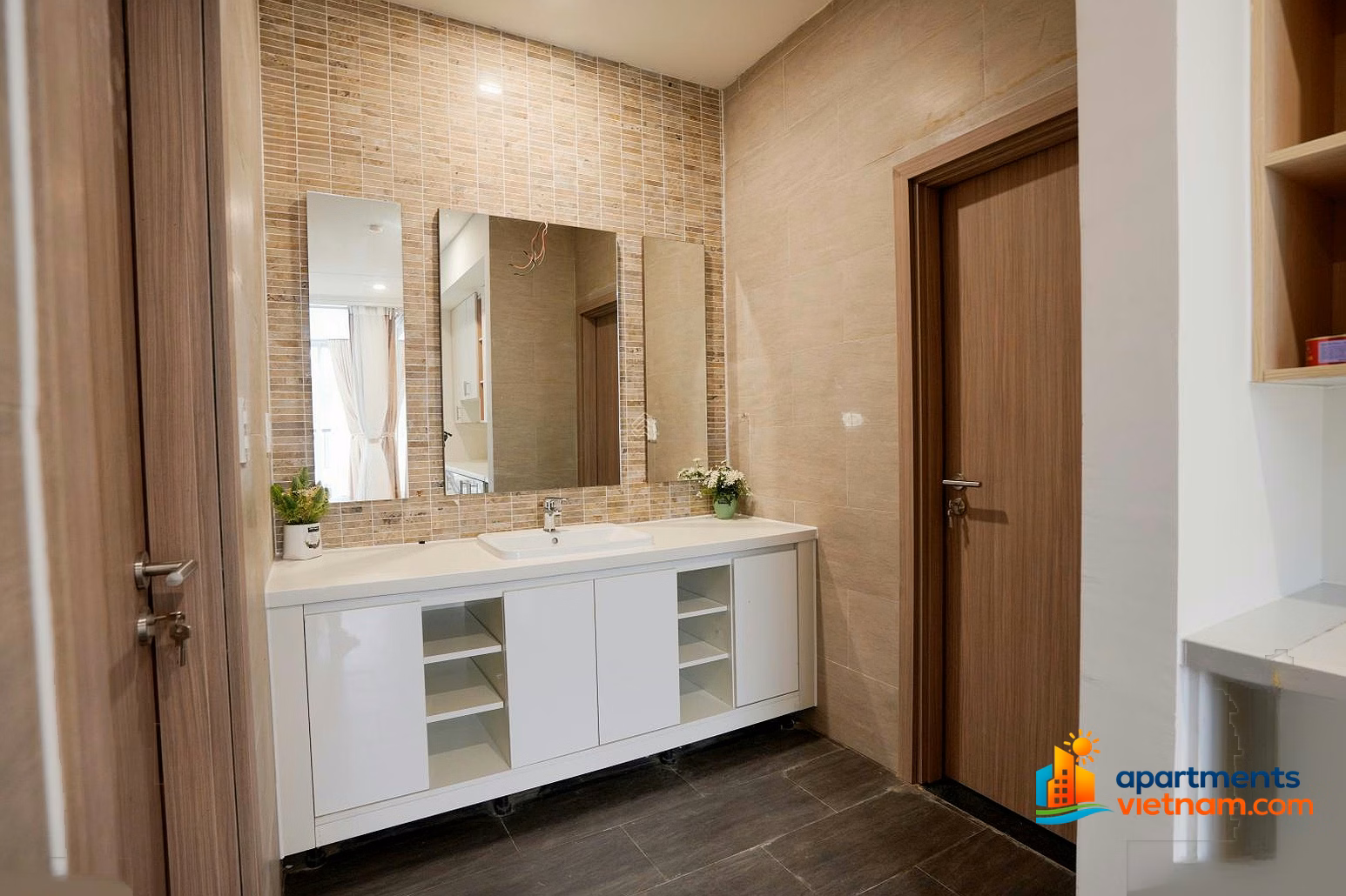 Fhome A - Zendiamond 4 bedroom apartment available. 290m2. Full of genuine furniture. View of the romantic Han River