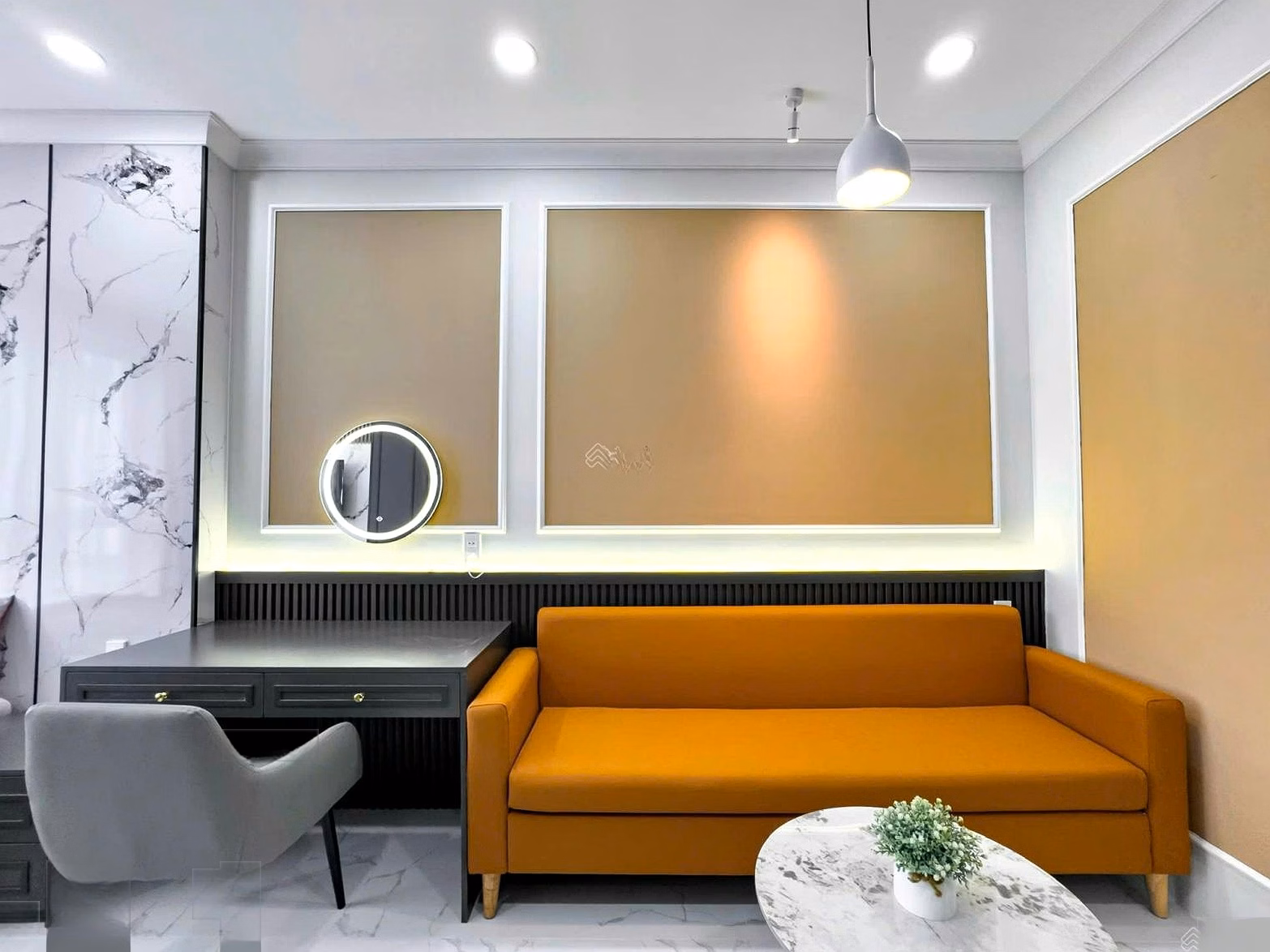 Owner rents luxury apartment fully furnished with private washing machine near Viettel building