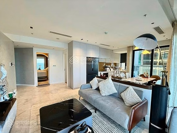 Penthouse 3 bedrooms, nearly 200m2 - full view of My Khe beach - full amenities, ready to hand over - price 70 billion