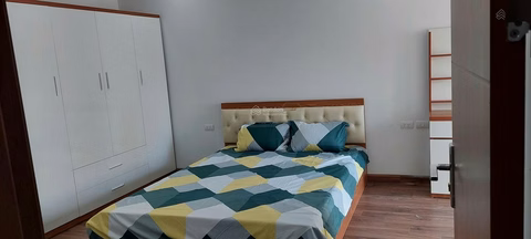 There are car slots! Viet Duc Complex apartment for rent. 78m2. 2 bedrooms, 2 bathrooms, fully furnished, 15 million. Come in now