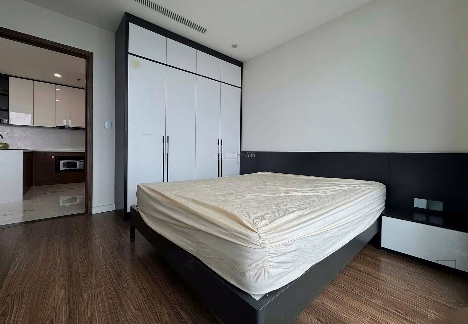 Sunshine City apartment for rent in Ciputra Urban Area - 80.3m2, 2 bedrooms + 1, 2 bathrooms, price 20 million/month negotiable