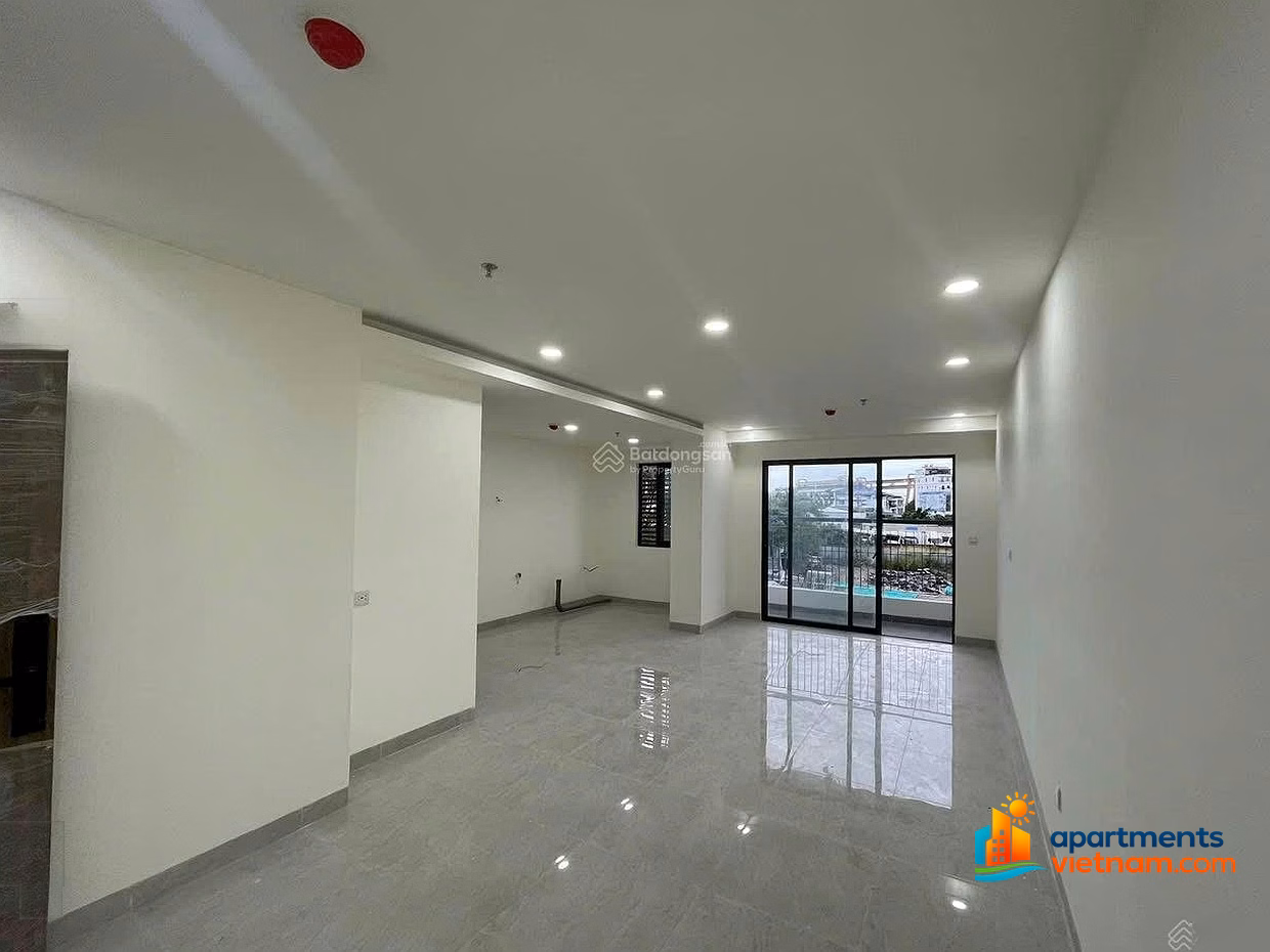 Selling a 3-bedroom corner apartment in CCU HUD Phuoc Long apartment, South Nha Trang. Competitive price only 3.7 billion