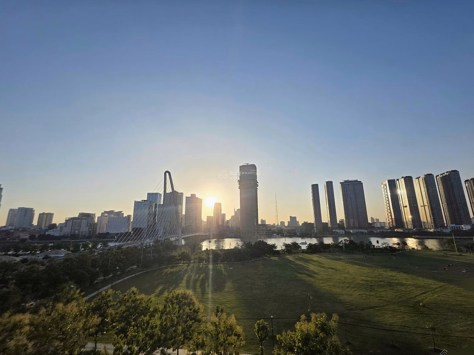 Owner urgently selling 4 bedroom apartment with million dollar view, facing the river, very good price for only 60 billion at The Galleria Residence