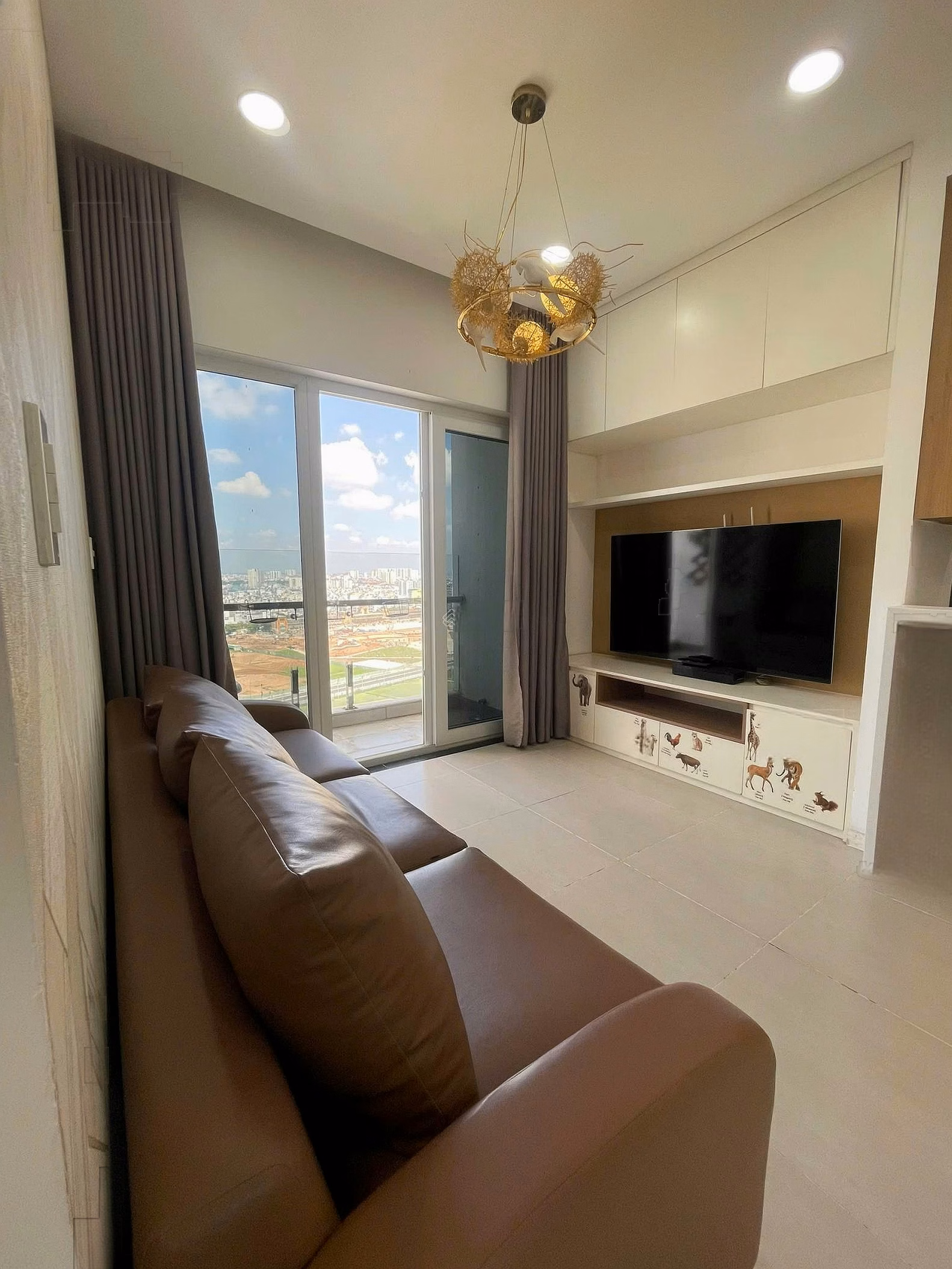 Xi Grand Court apartment for sale, 53m2, price 5.3 billion, 70m2, 2 rooms, 6.8 billion, 105m2, 3 rooms, 9.9 billion. 0901 499 ***