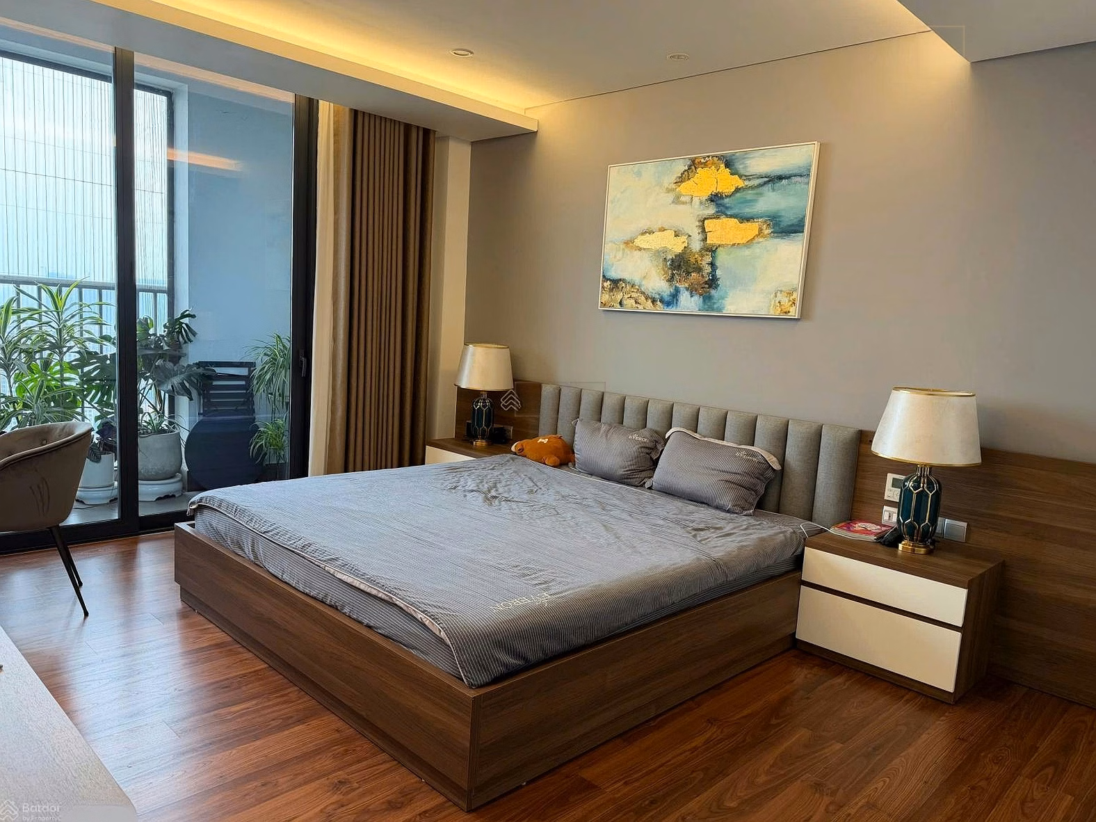 Ngoai Giao Doan apartment for sale 215m2 - 5 bedrooms - 3 bedrooms 28 billion full imported furniture