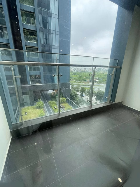Rare - 3 bedrooms for rent with basic furniture in Sunshine City, 17 million/month, 104m2, cool direction, immediate access