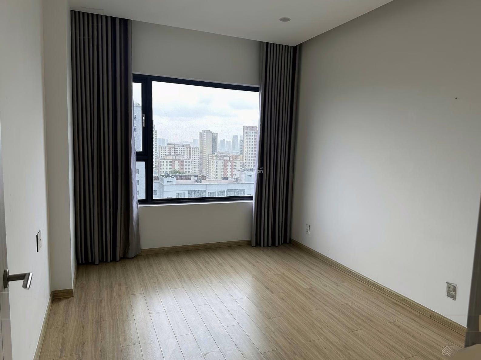 1 bedroom apartment, basic furniture, balcony, available