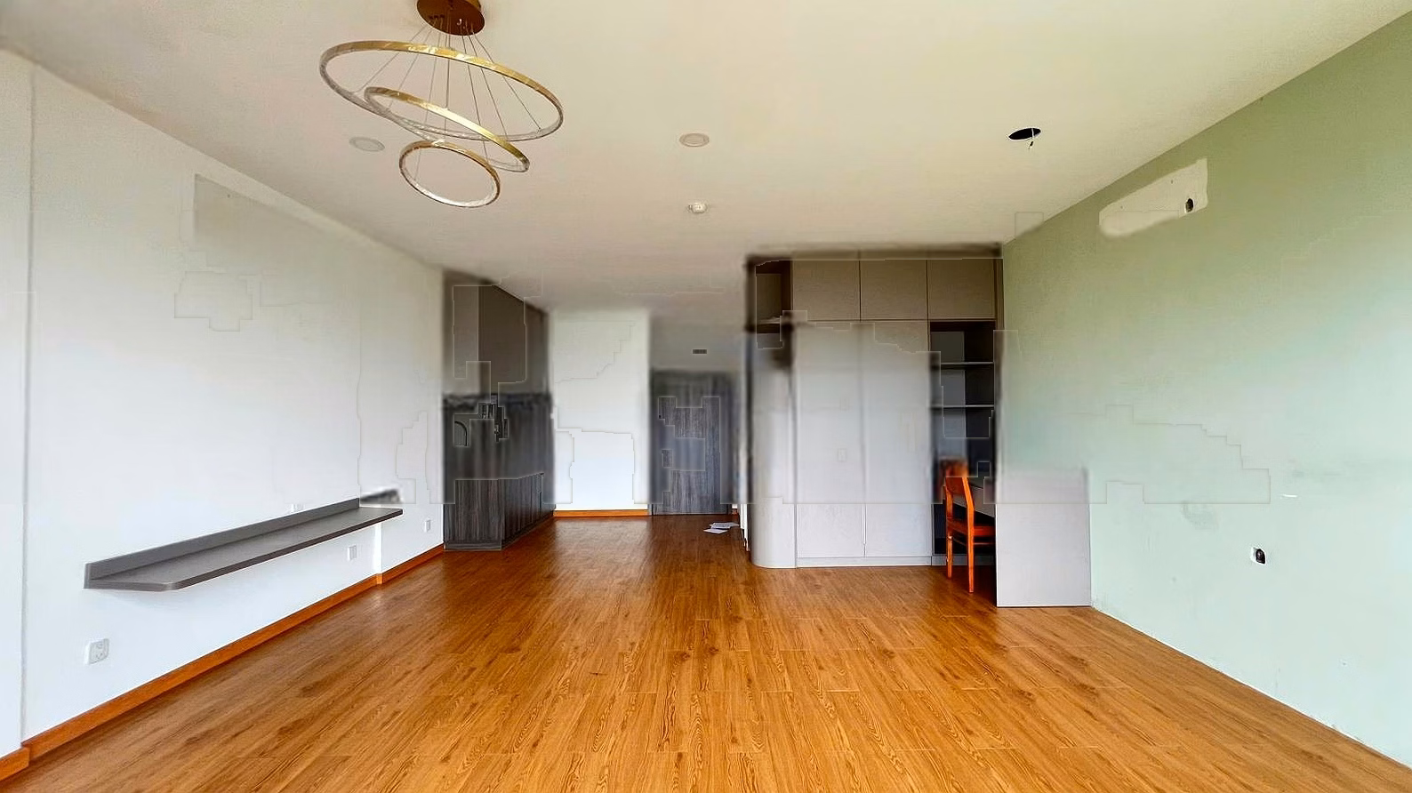 Officetel Lavida Plus 43m2 delivered as shown, high floor with beautiful view, price only 9 million. Contact to view house 0906 385 ***